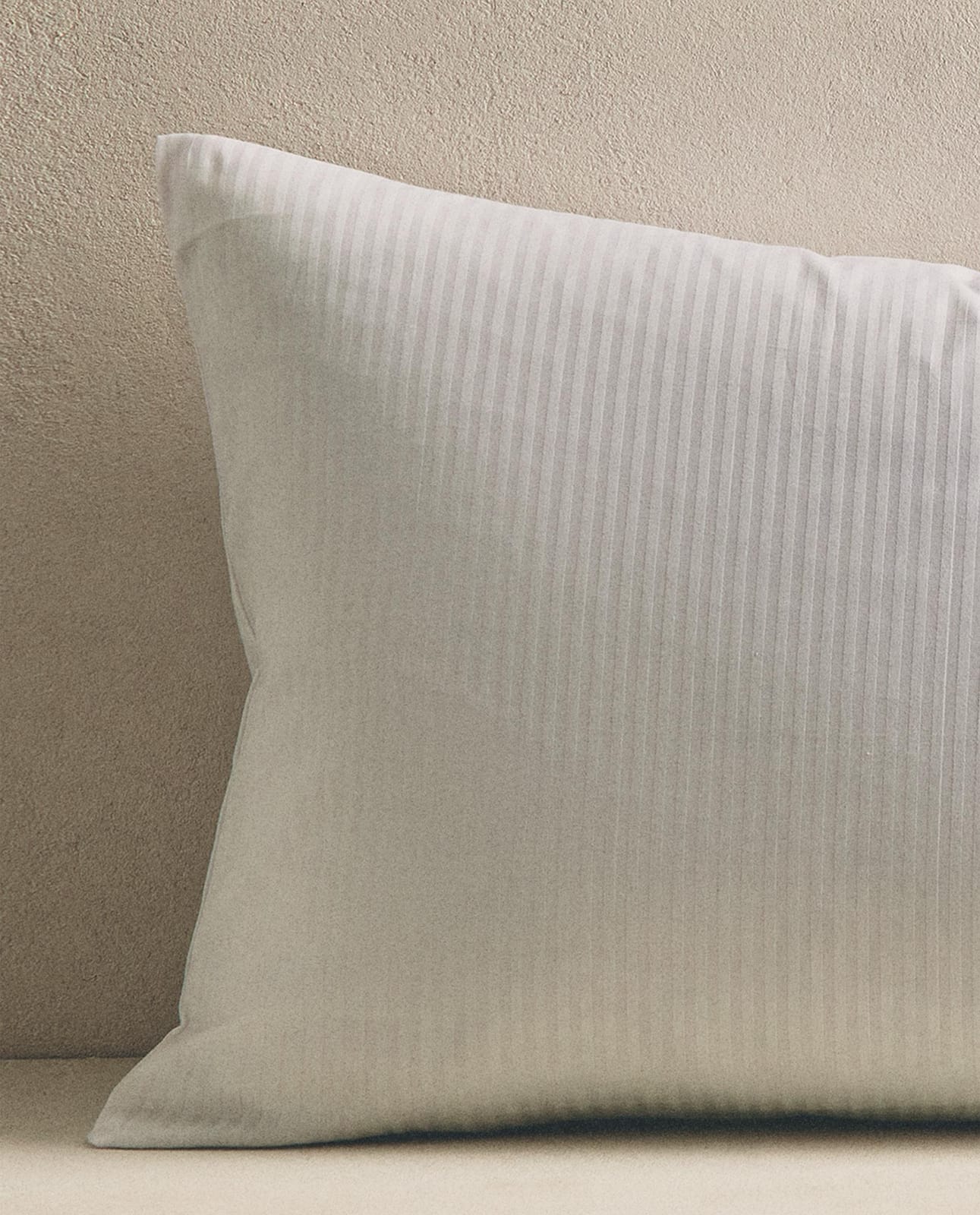 ZARA HOME ХЛОПКОВАЯ НАВОЛОЧКА В ПОЛОСКУ ракурс 6