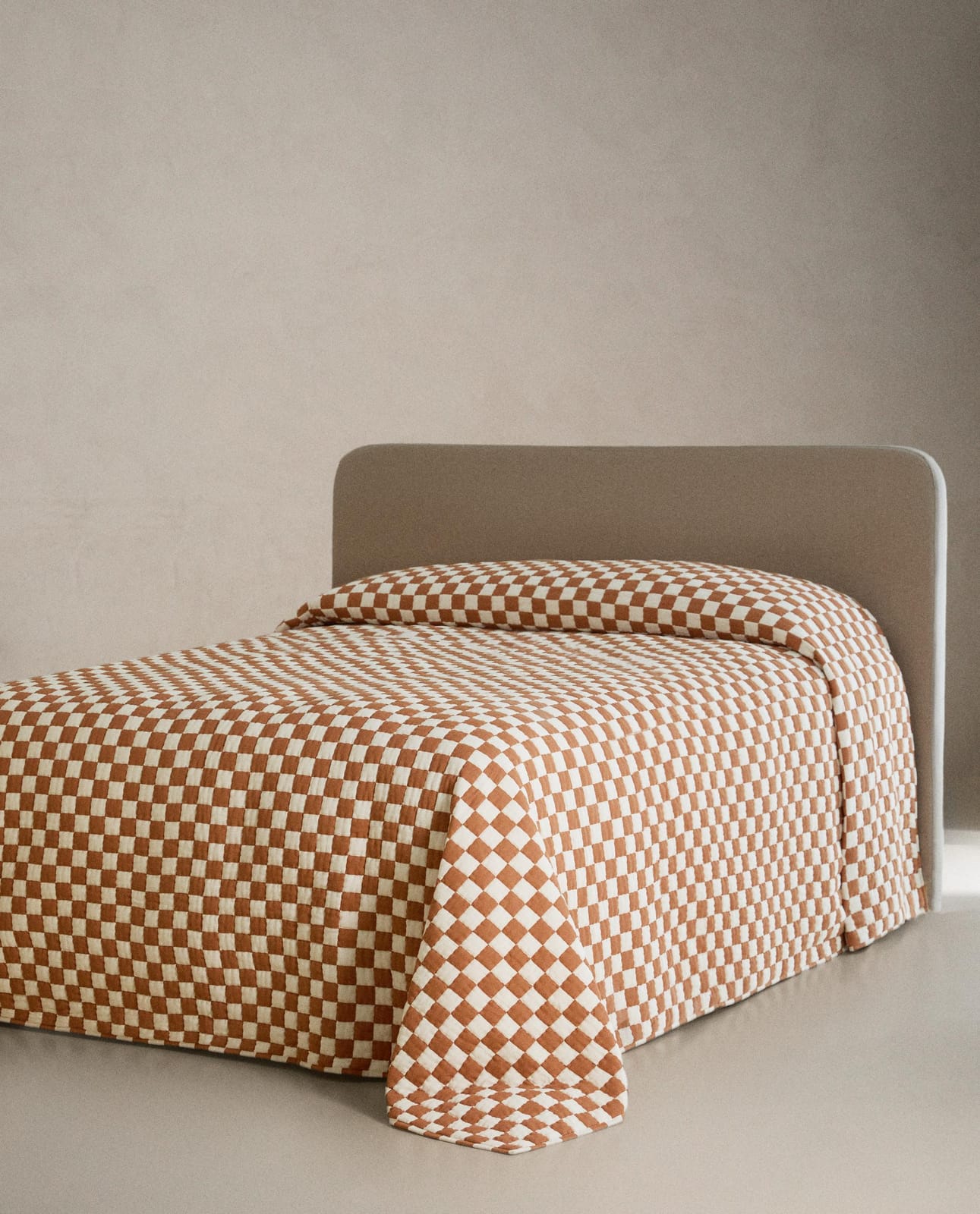 ZARA HOME Хлопковое покрывало в клетку ракурс 3