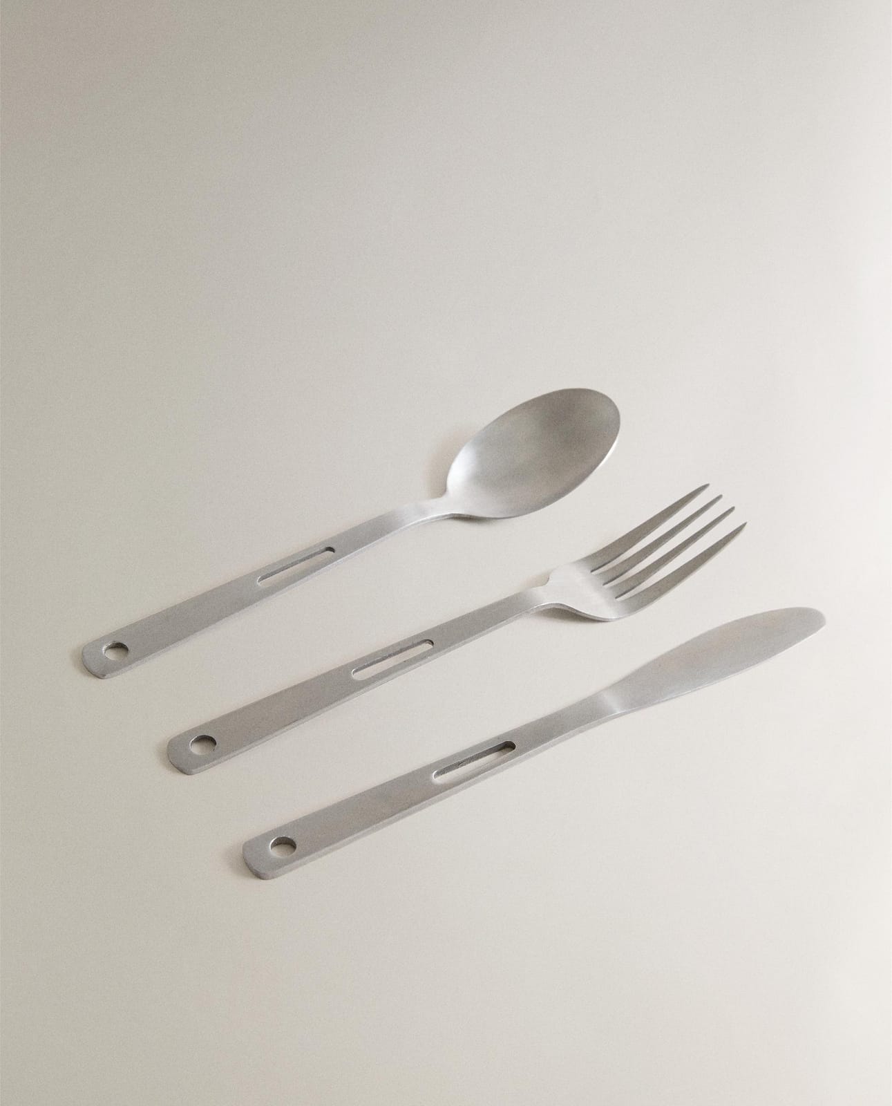 ZARA HOME КОМПЛЕКТ КЕМПИНГОВЫХ СТОЛОВЫХ ПРИБОРОВ ракурс 7