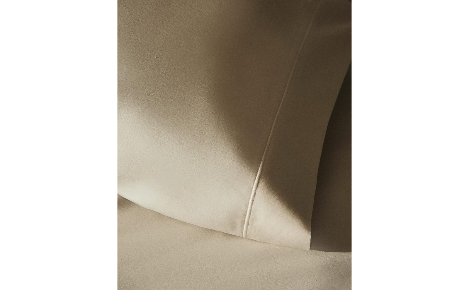 ZARA HOME САТИНОВАЯ НАВОЛОЧКА С ОТДЕЛКОЙ (300 НИТЕЙ) ракурс 3