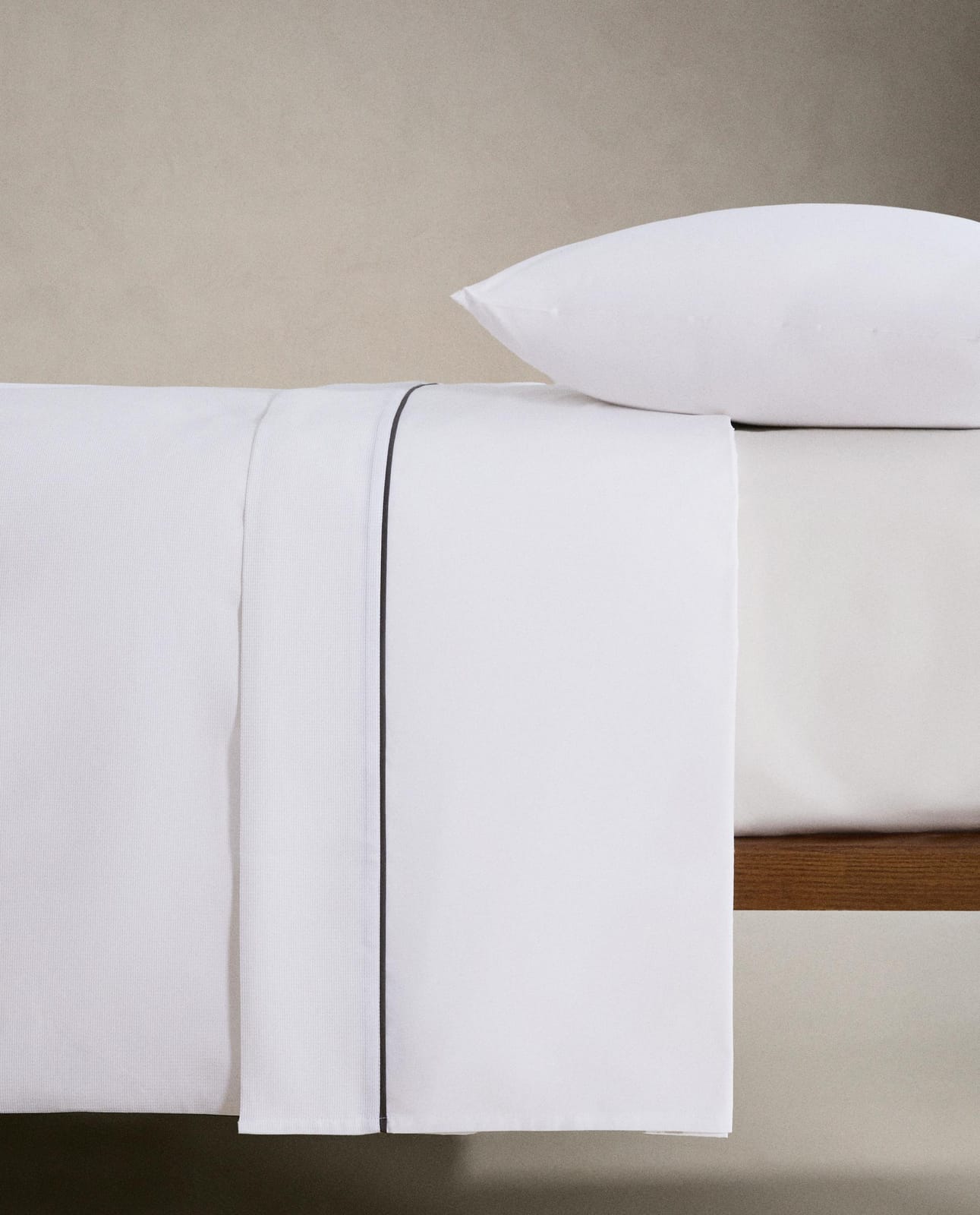 ZARA HOME ПОДОДЕЯЛЬНИК С СТЕГАНЫМ УЗОРОМ И ОТДЕЛКОЙ ракурс 2