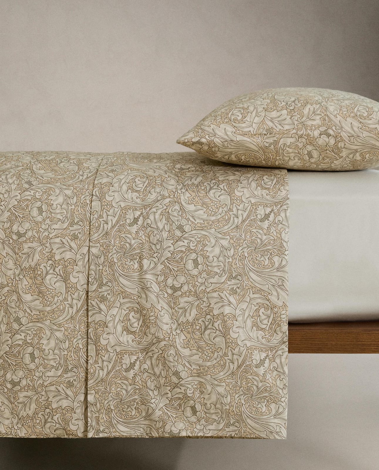 ZARA HOME ПОДОДЕЯЛЬНИК ХЛОПКОВЫЙ САТИН В ЦВЕТЫ MORRIS & CO. ракурс 4