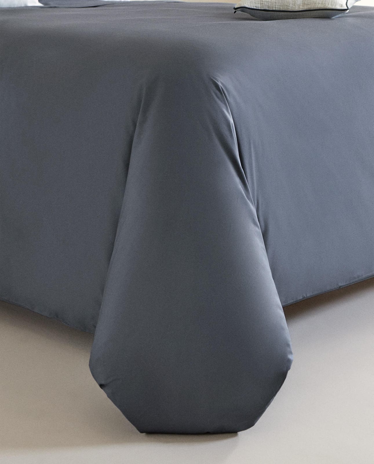 ZARA HOME ПРОСТЫНЯ НА РЕЗИНКЕ ИЗ ПЕРКАЛЯ | ВЫСОТА 30 СМ (ПЛОТНОСТЬ 300 НИТЕЙ) ракурс 3