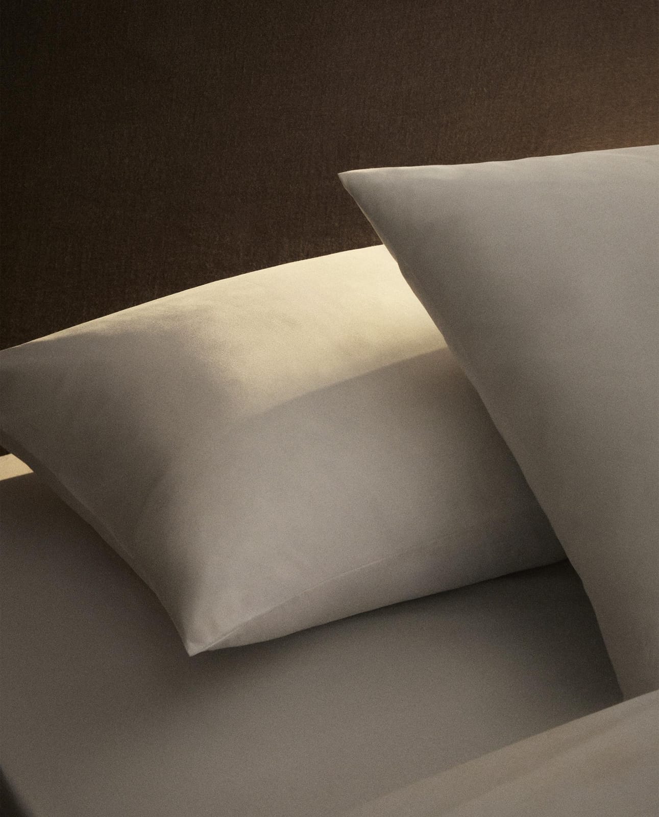 ZARA HOME НАВОЛОЧКА ИЗ ПЕРКАЛЯ (ПЛОТНОСТЬ 200 НИТЕЙ) ракурс 2