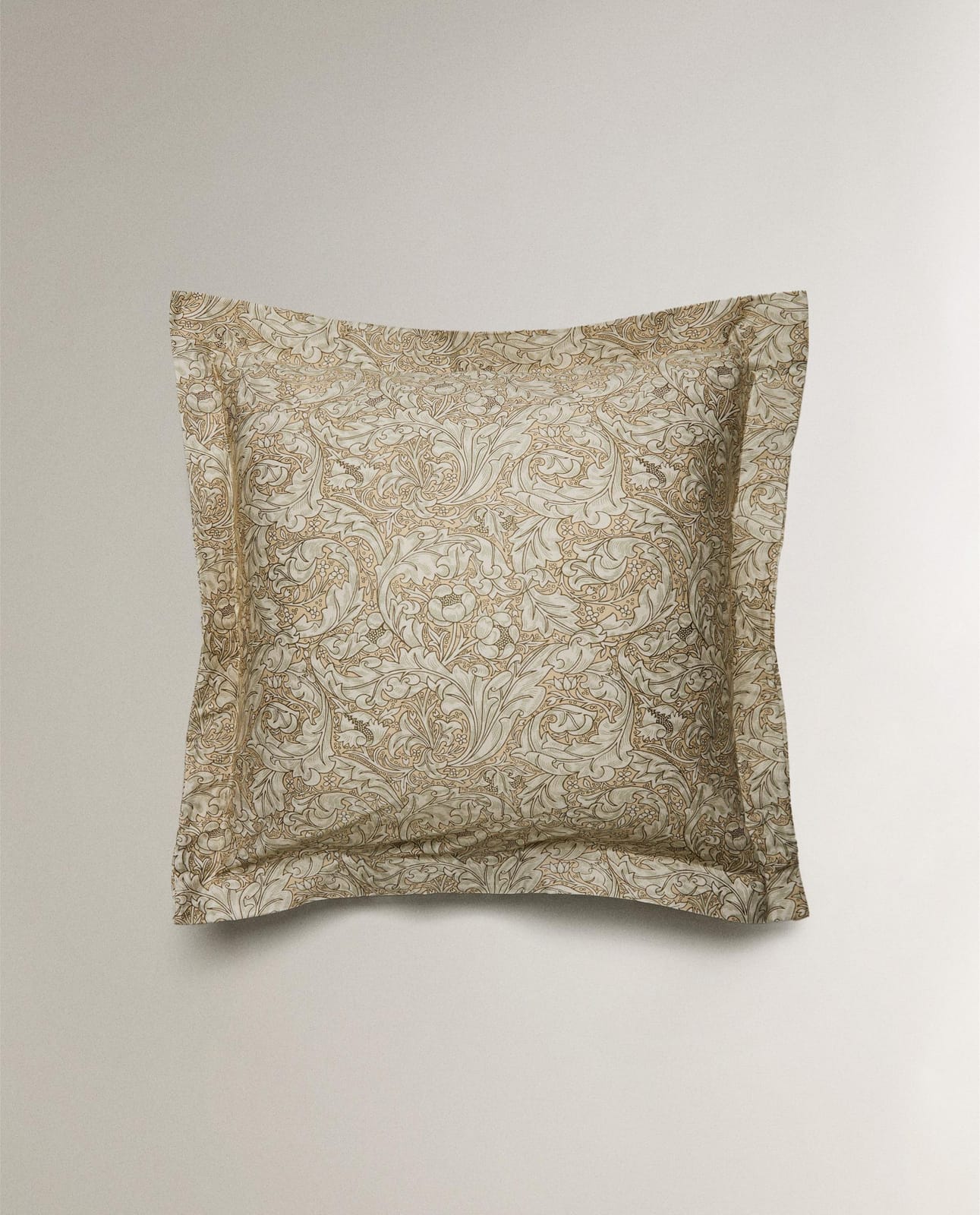 ZARA HOME ПОДУШЕЧНАЯ НАВОЛОЧКА ИЗ ХЛОПКОВОЙ САТИНЫ С ЦВЕТОЧНЫМ УЗОРОМ MORRIS & CO. ракурс 5