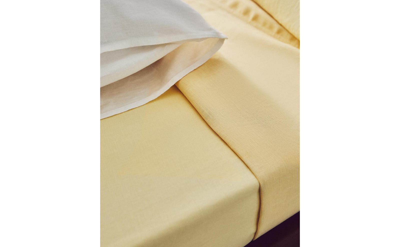 ZARA HOME Простыня на резинке из льна с эффектом стирки (140 г/м²) ракурс 3