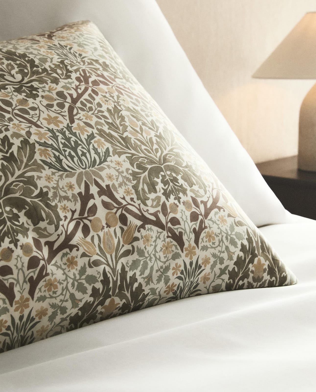 ZARA HOME САТИНОВАЯ НАВОЛОЧКА НА ПОДУШКУ С ЛИСТЬЯМИ MORRIS & CO. ракурс 7