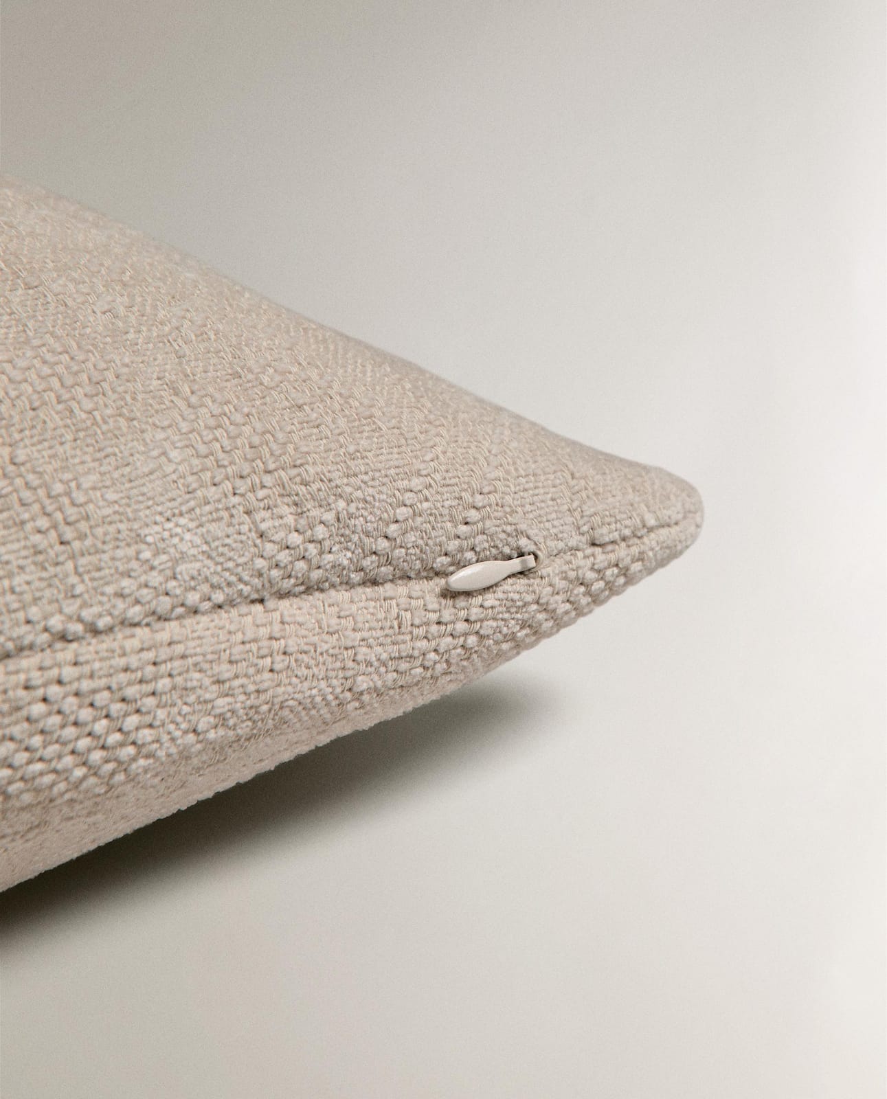 ZARA HOME ДЕКОРАТИВНАЯ НАВОЛОЧКА ИЗ ШЕНИЛЛА ракурс 3