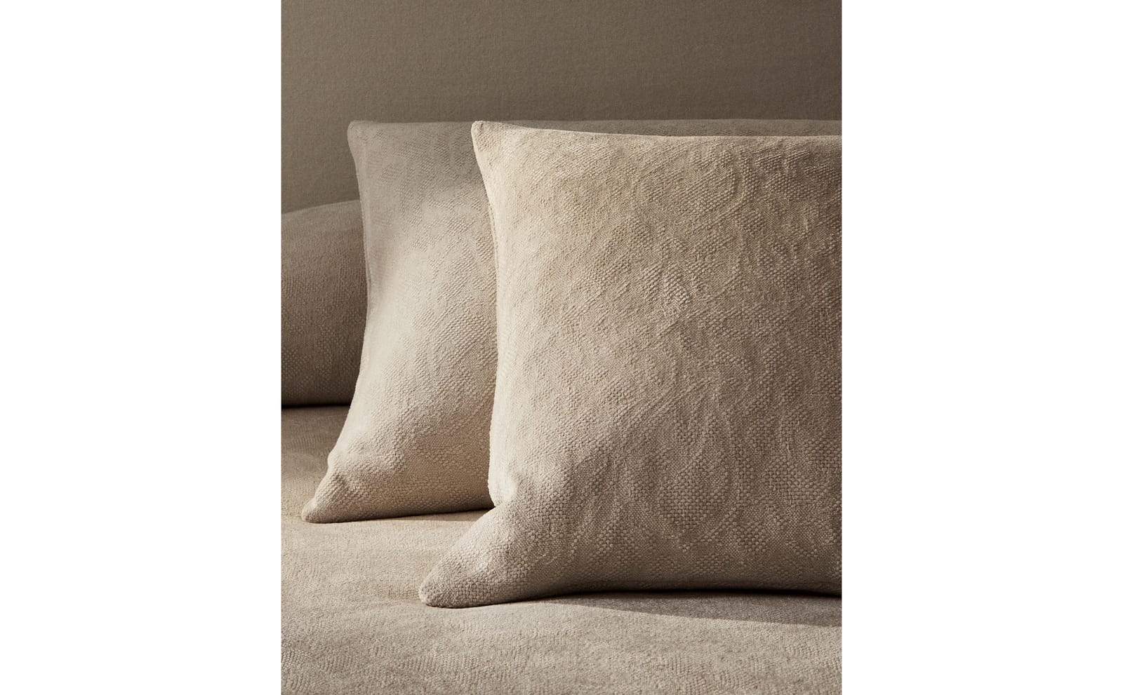 ZARA HOME ДЕКОРАТИВНАЯ НАВОЛОЧКА ИЗ ШЕНИЛЛА ракурс 6