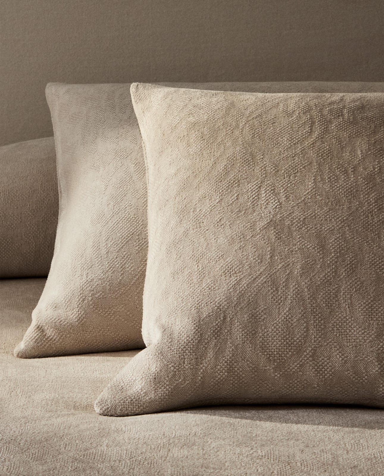 ZARA HOME ДЕКОРАТИВНАЯ НАВОЛОЧКА ИЗ ШЕНИЛЛА ракурс 7