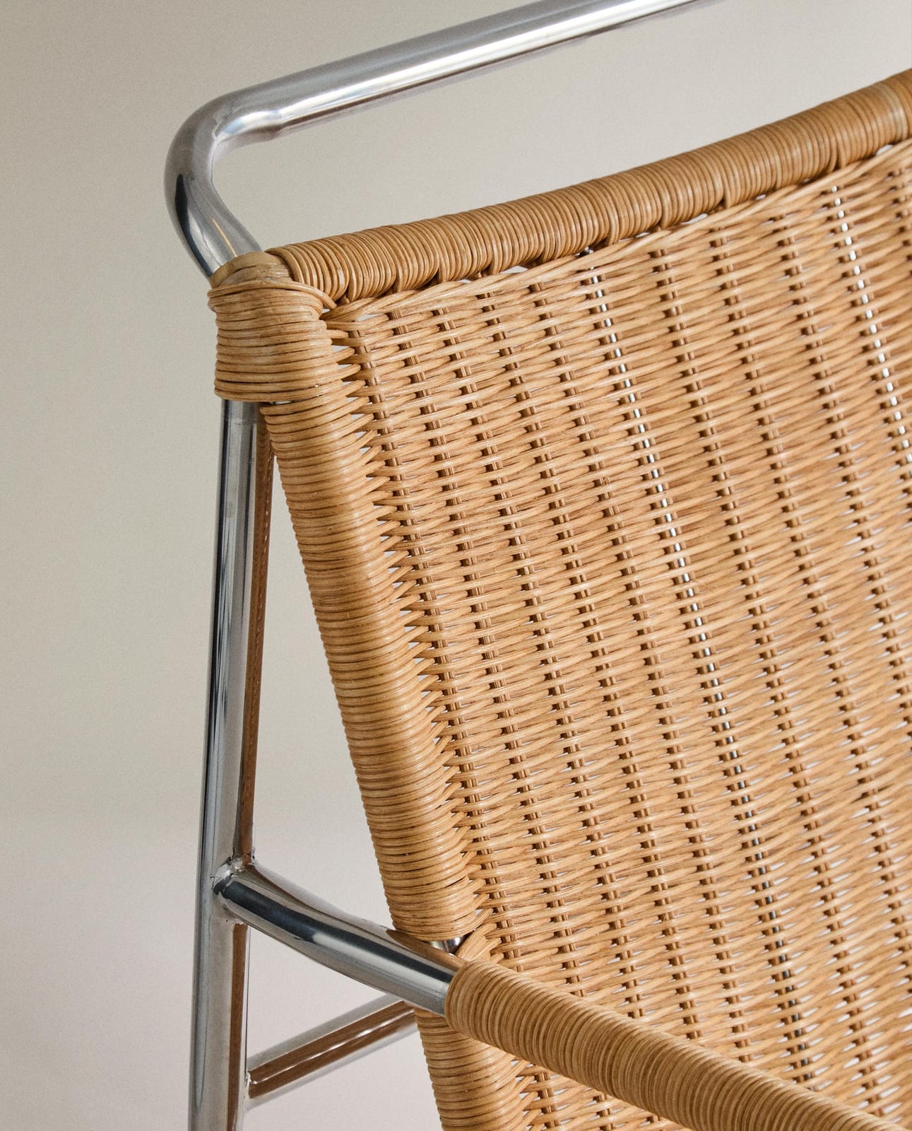 ZARA HOME FOTEL Z RATTANU I STALI ракурс 7