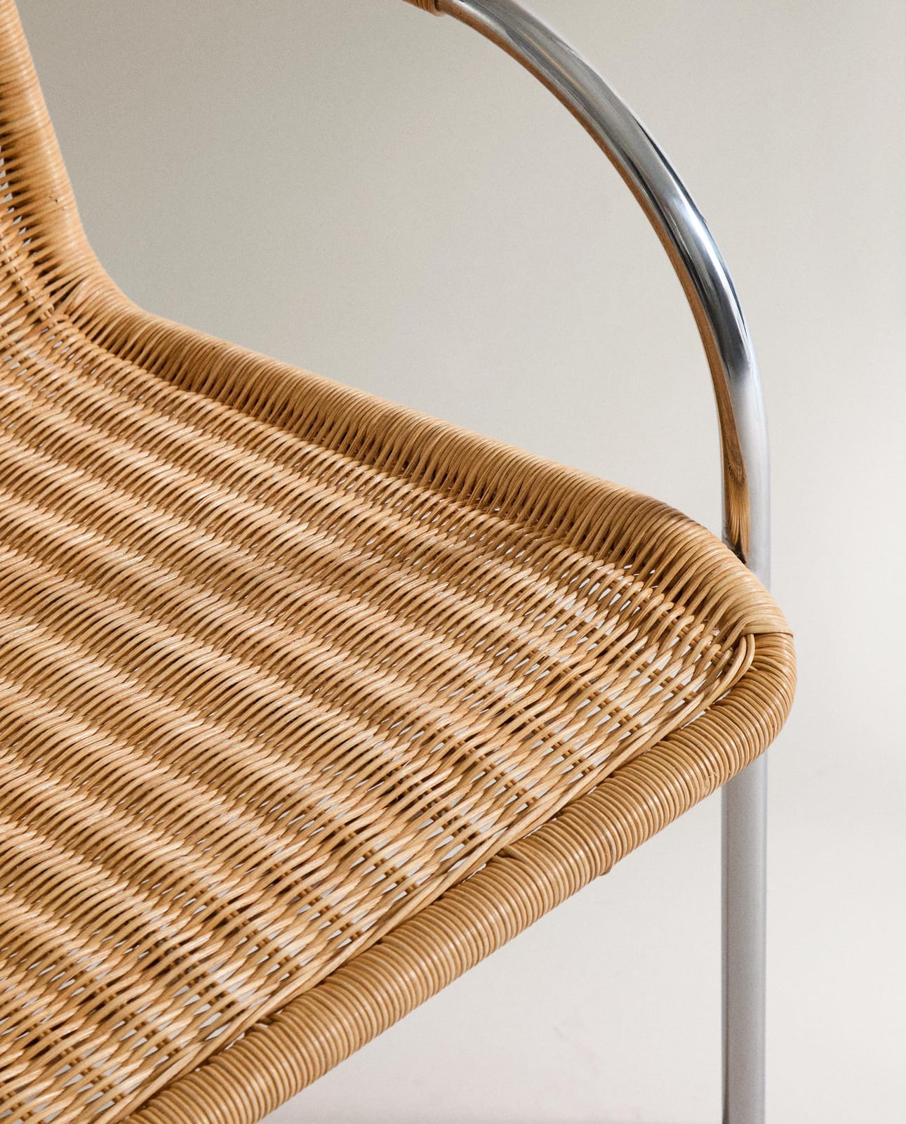 ZARA HOME FOTEL Z RATTANU I STALI ракурс 3