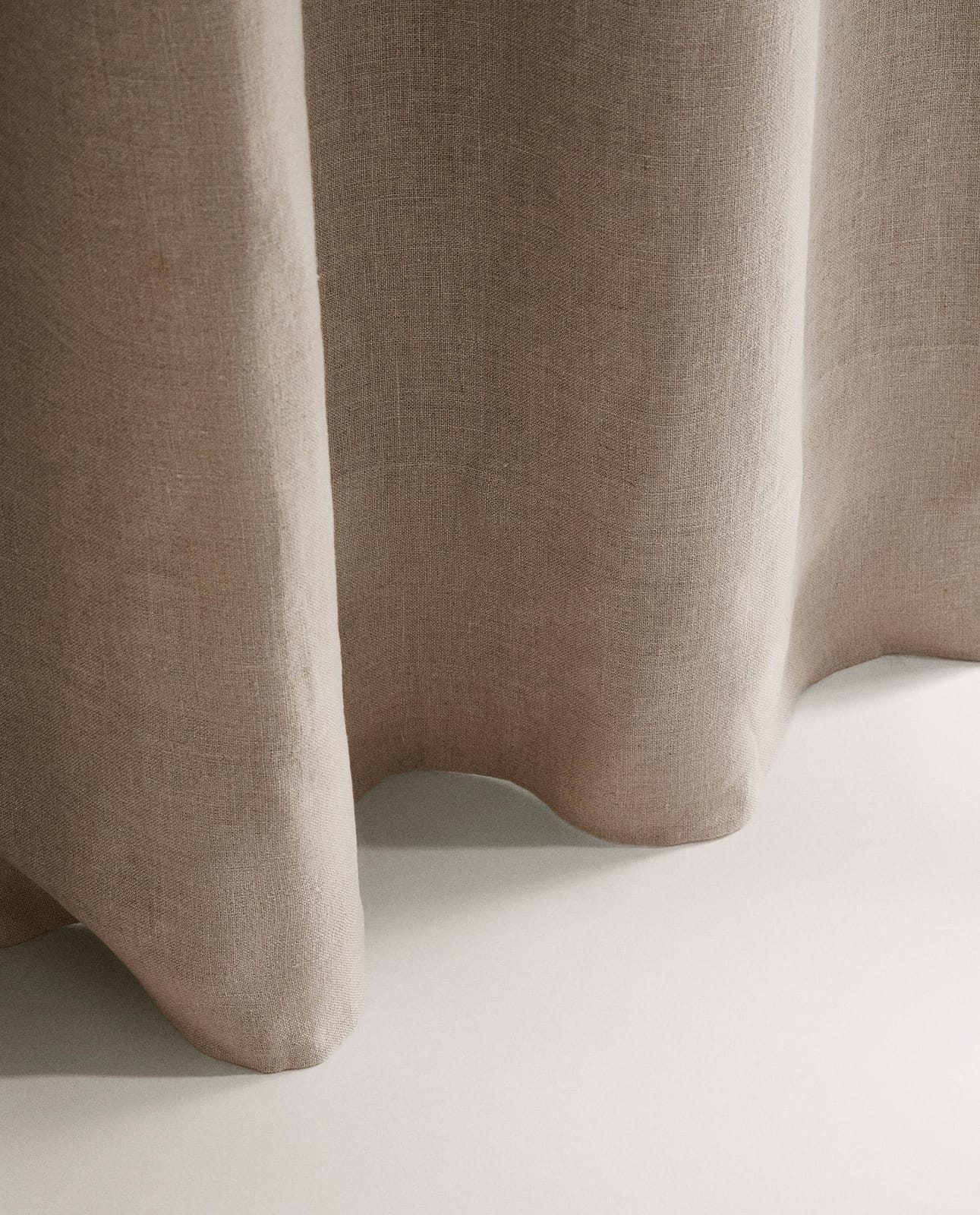 ZARA HOME ЛЬНЯНАЯ ЗАВЕСА С ВЫСОКОЙ НЕПРОЗРАЧНОСТЬЮ ракурс 9
