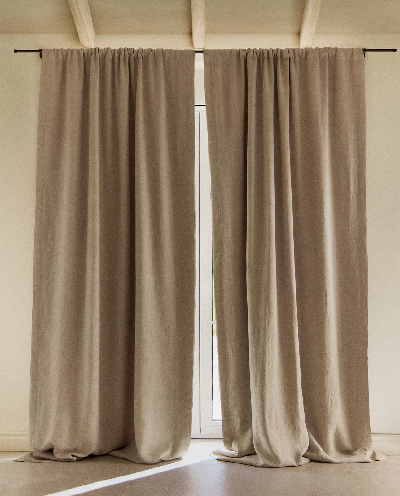 ZARA HOME ЛЬНЯНАЯ ЗАВЕСА С ВЫСОКОЙ НЕПРОЗРАЧНОСТЬЮ ракурс 5