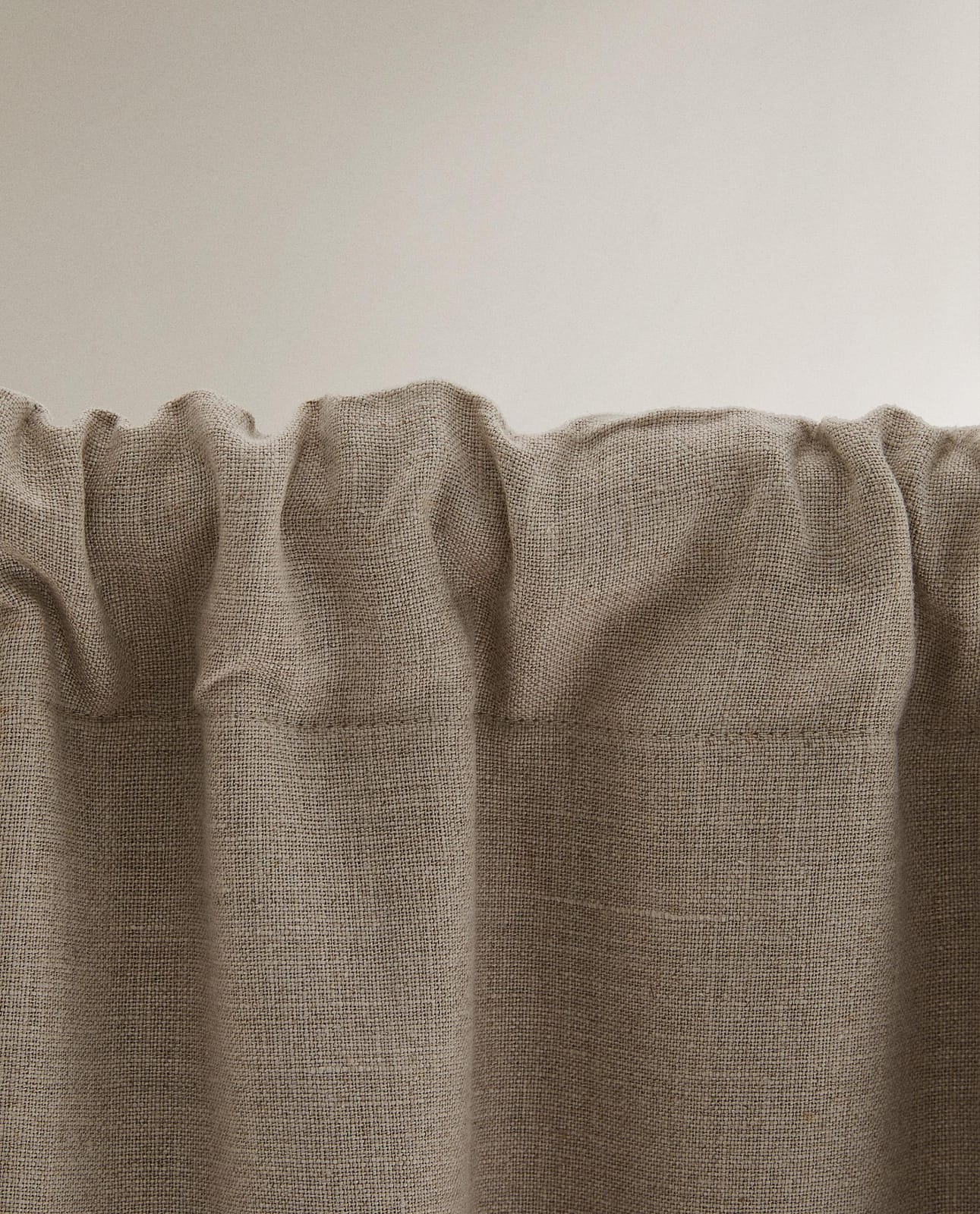 ZARA HOME ЛЬНЯНАЯ ЗАВЕСА С ВЫСОКОЙ НЕПРОЗРАЧНОСТЬЮ ракурс 3