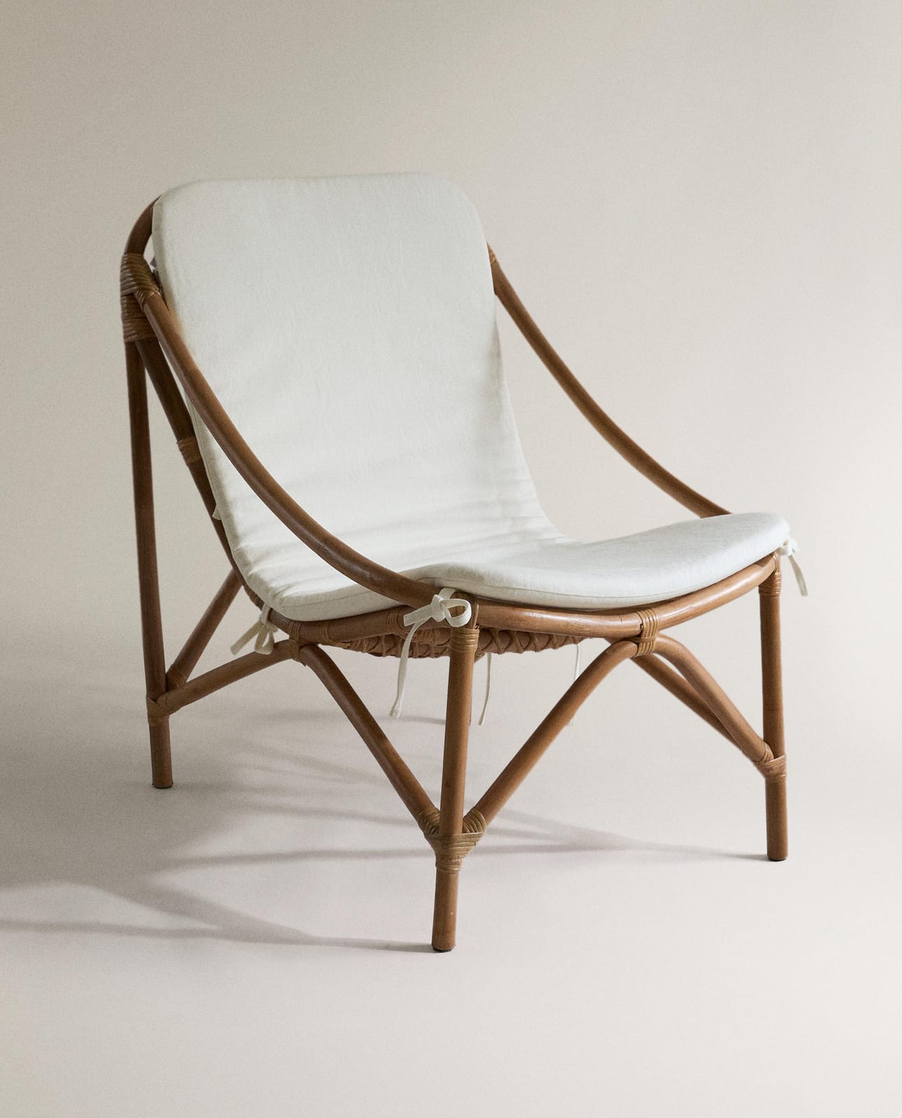 ZARA HOME ПОДУШКА НА СИДЕНЬЕ КРЕСЛА ИЗ ХЛОПКА И ЛЬНА ракурс 4