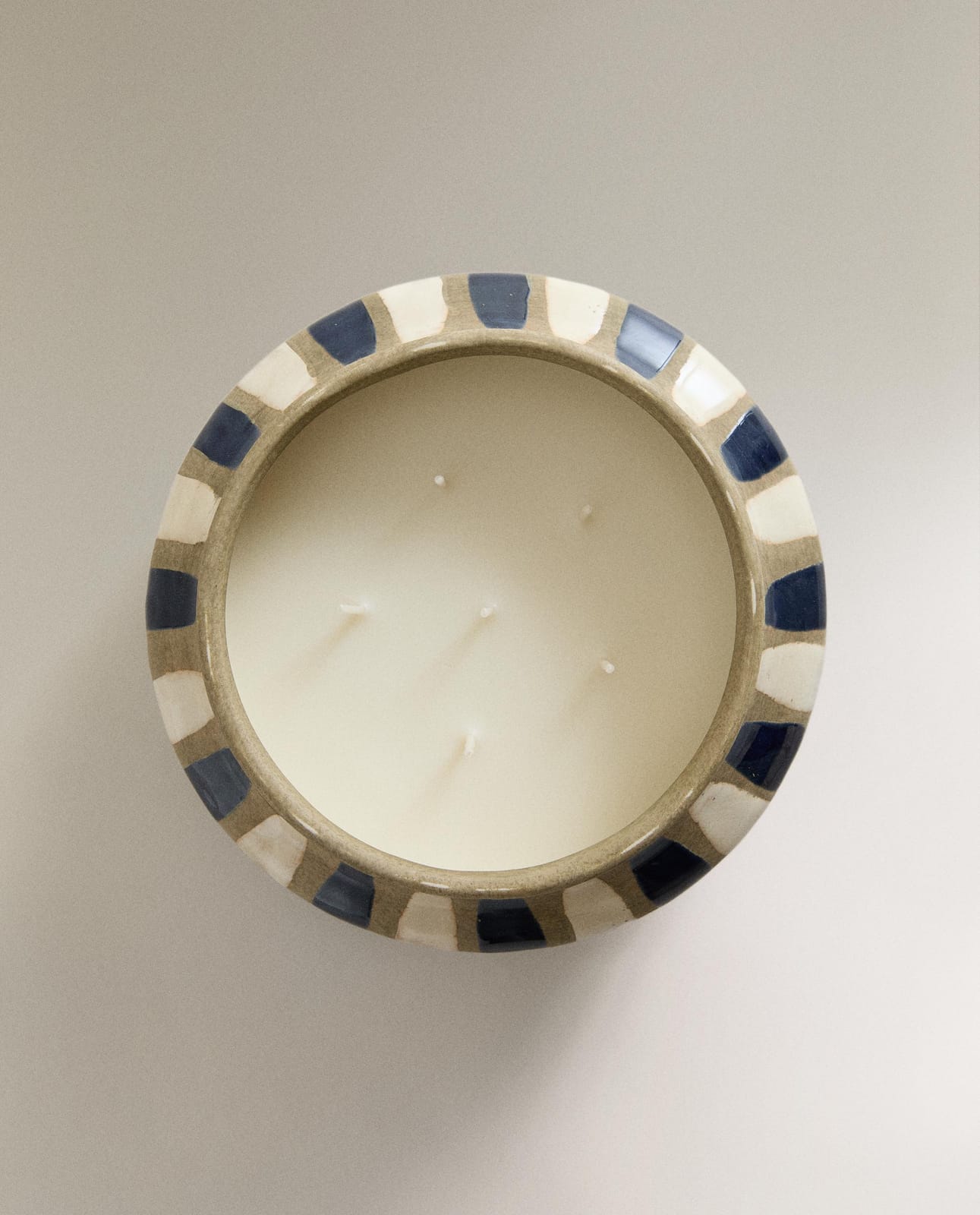 ZARA HOME (700 г) Ароматическая свеча ILLES BALEARS ракурс 5