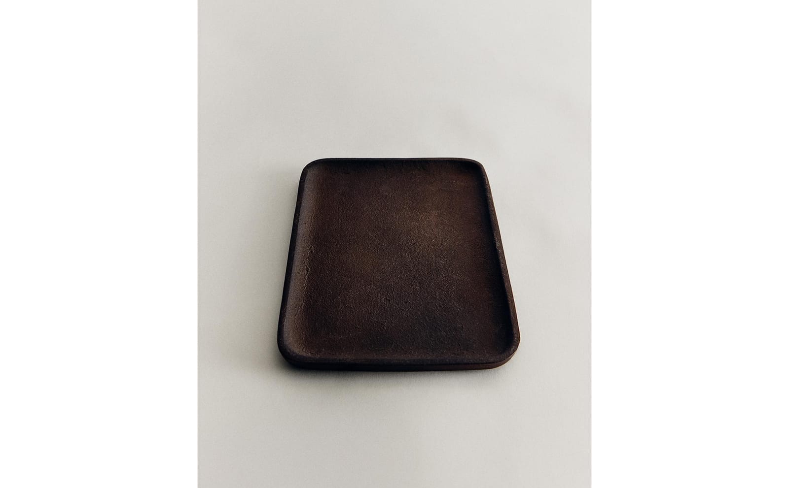ZARA HOME ЧЕРНЫЙ МЕТАЛЛИЧЕСКИЙ ПОДНОС ракурс 2