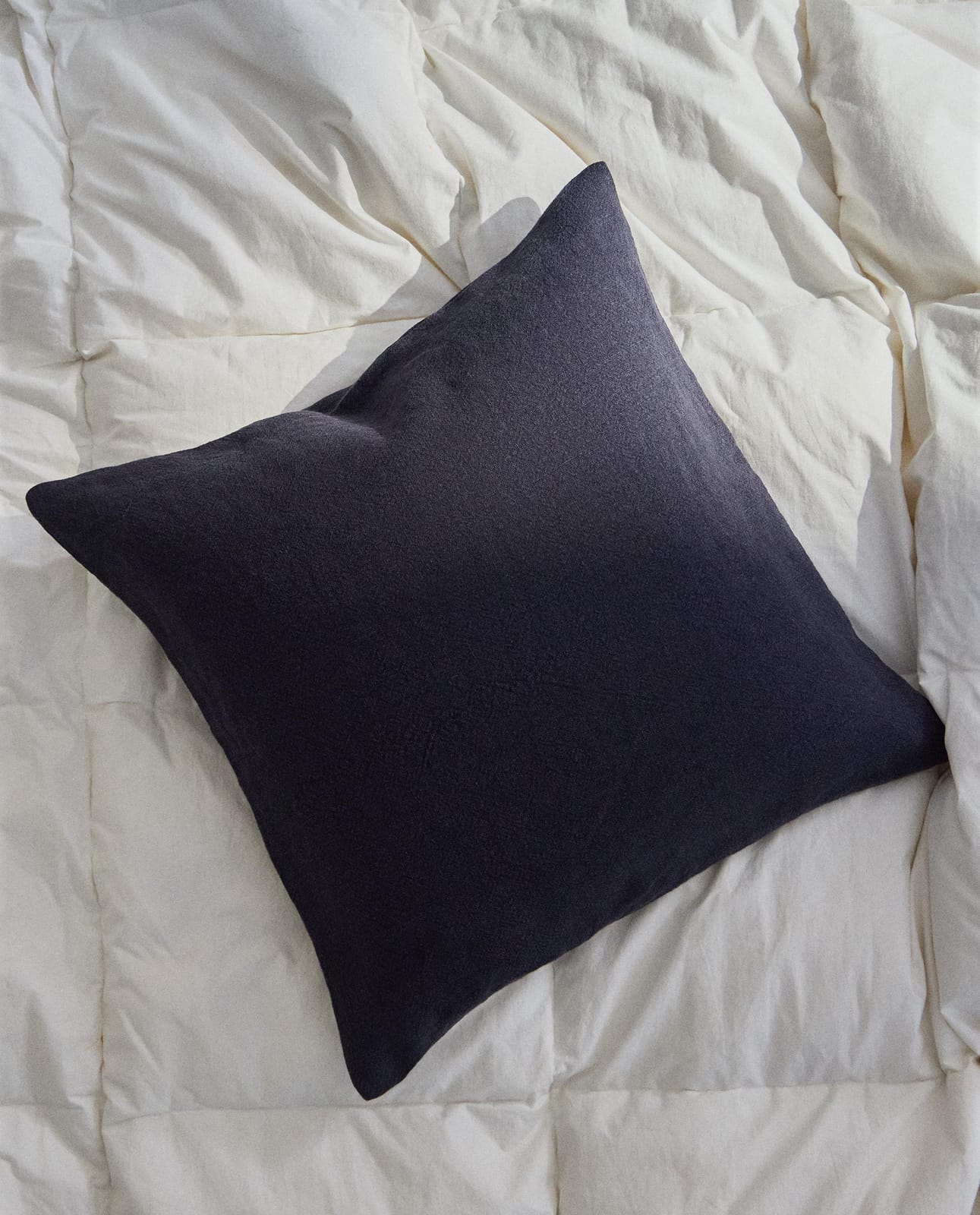 ZARA HOME Наволочка из льна с эффектом стирки (400 г/м²) ракурс 7