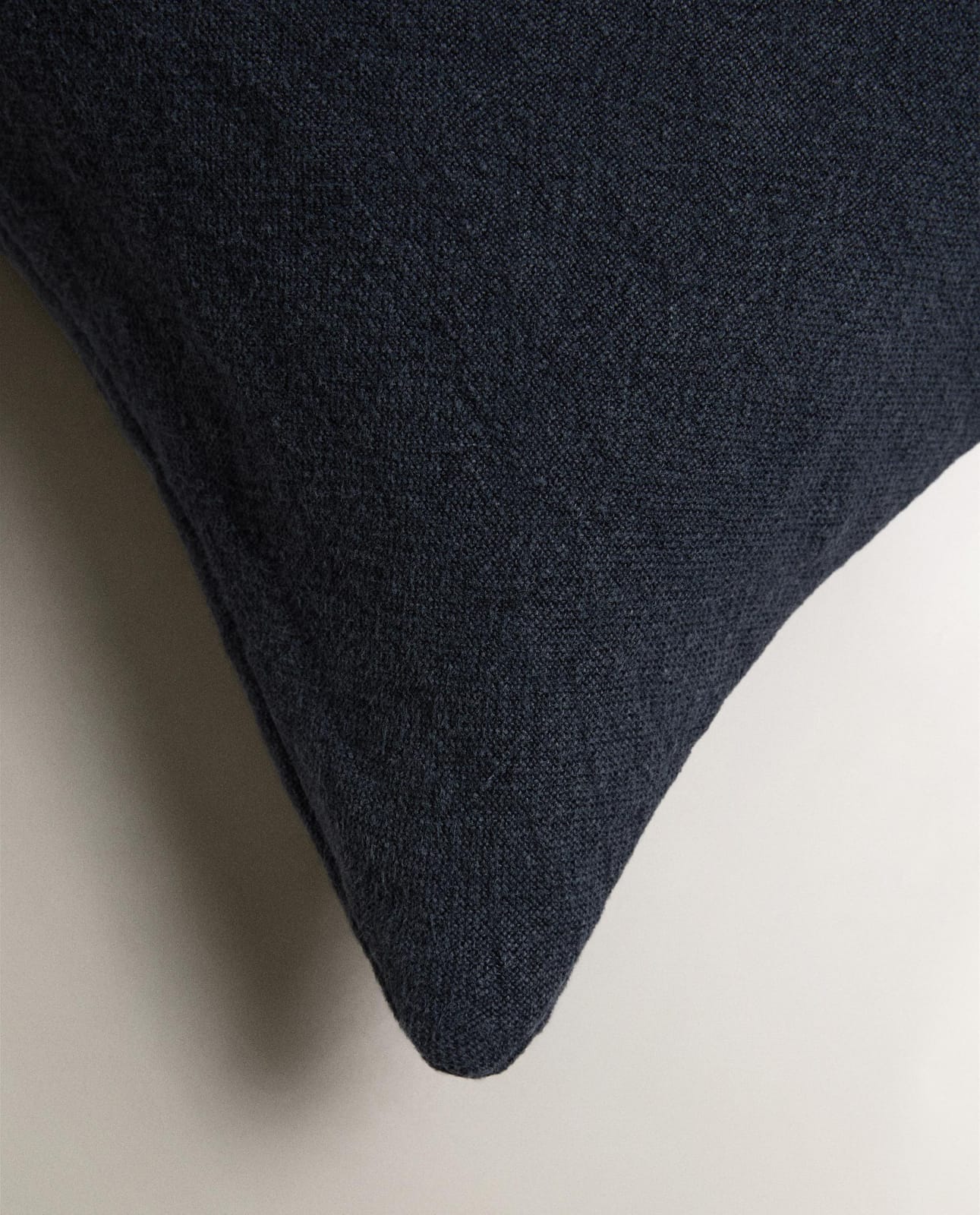 ZARA HOME Наволочка из льна с эффектом стирки (400 г/м²) ракурс 6