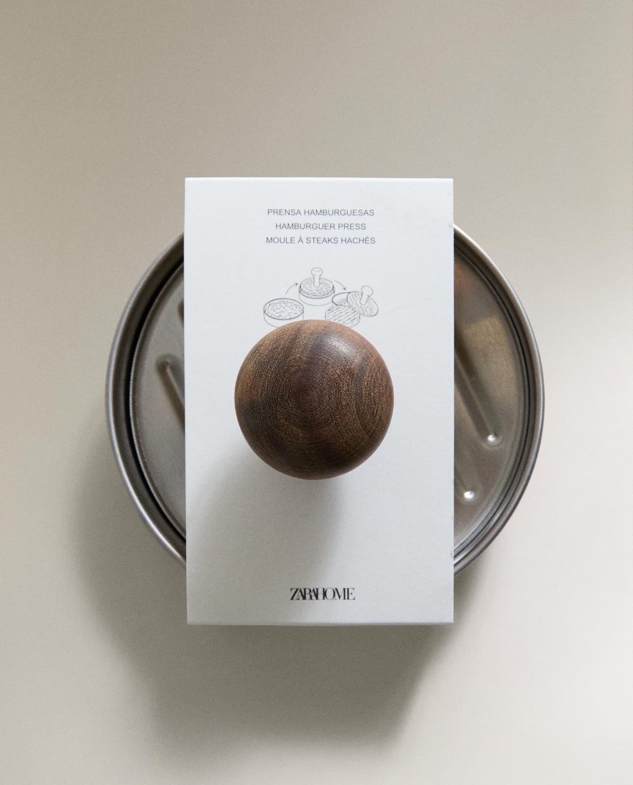 ZARA HOME СТАЛЬНОЙ ПРЕСС ДЛЯ БУРГЕРОВ С ДЕРЕВЯННОЙ РУЧКОЙ ракурс 6