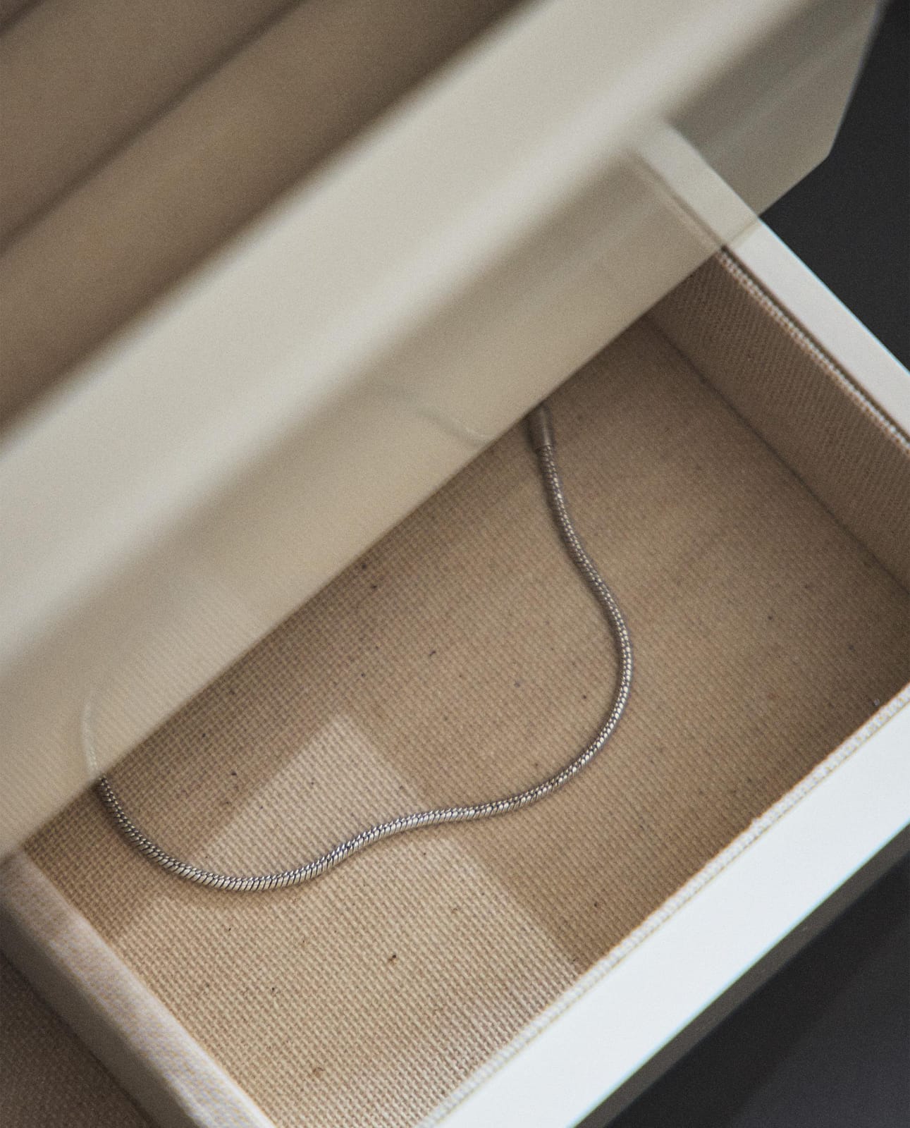 ZARA HOME ЛАКИРОВАННАЯ ШКАТУЛКА ДЛЯ УКРАШЕНИЙ С БОЛЬШОЙ КРЫШКОЙ И ЯЩИКОМ ракурс 4