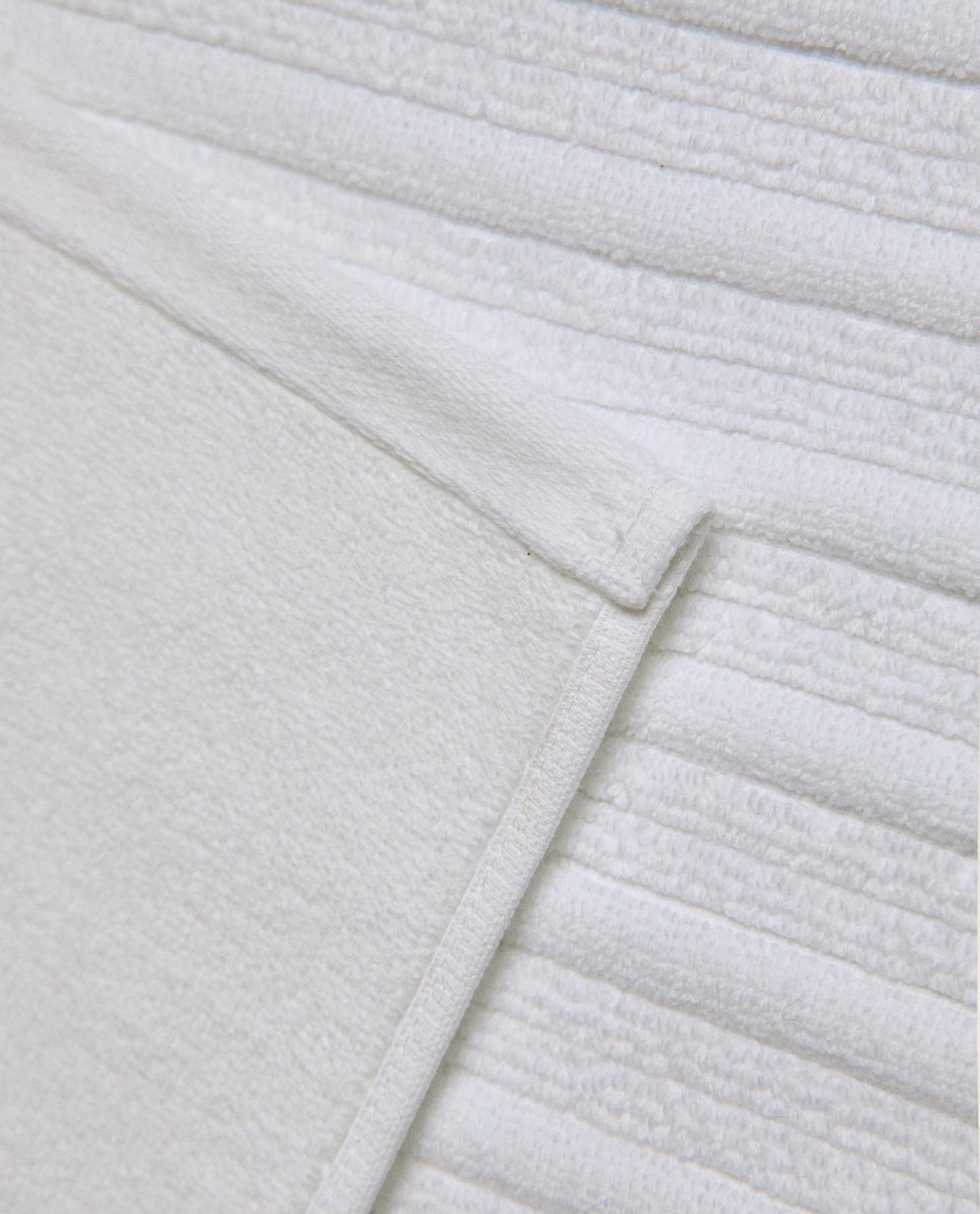 ZARA HOME ВЕЛЮРОВЫЙ ВАННЫЙ КОВРИК В ПОЛОСКУ ракурс 5