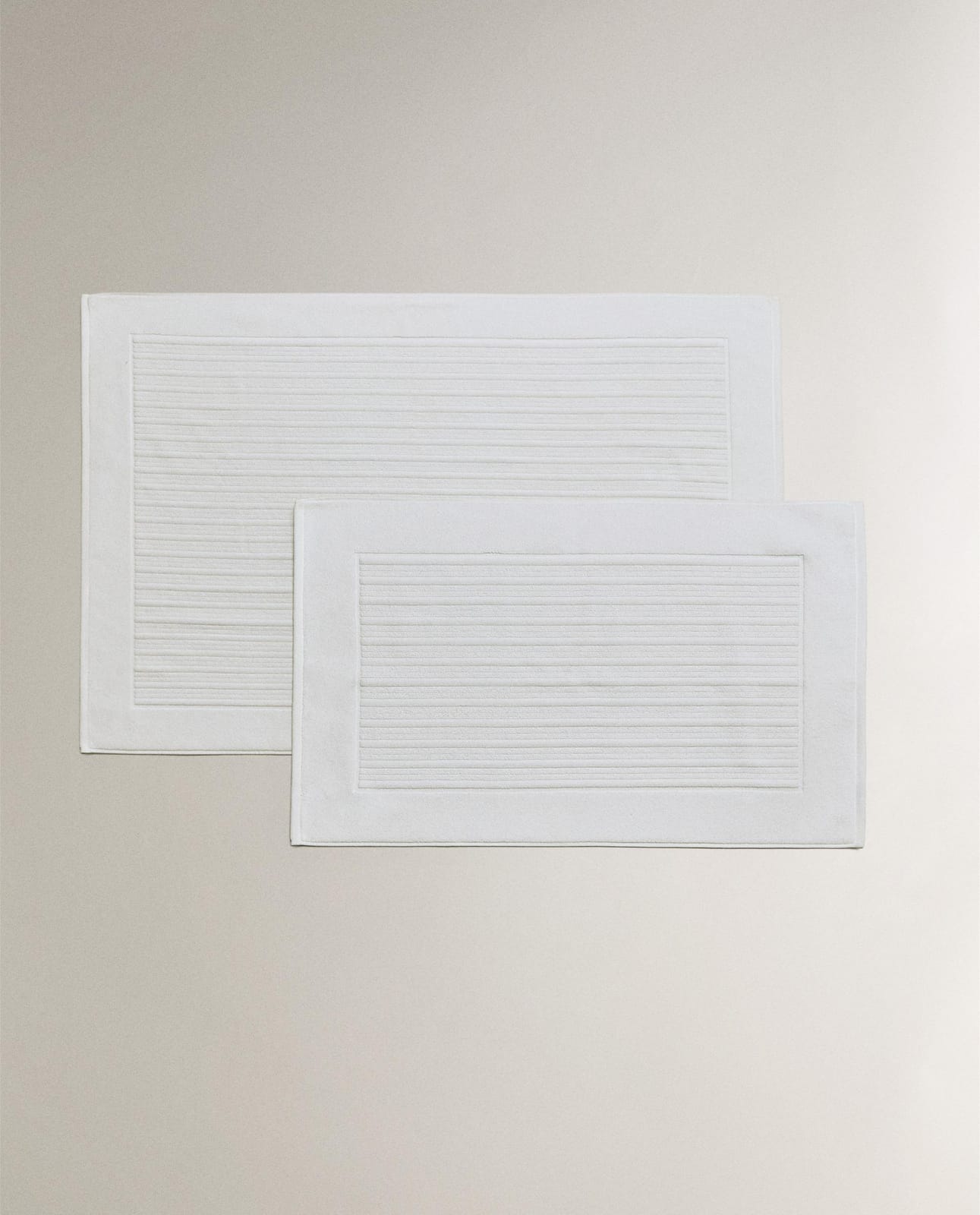 Коврик ZARA HOME ВЕЛЮРОВЫЙ КОВРИК ДЛЯ ВАННОЙ В ПОЛОСКУ BIAŁY 80 x 120 см