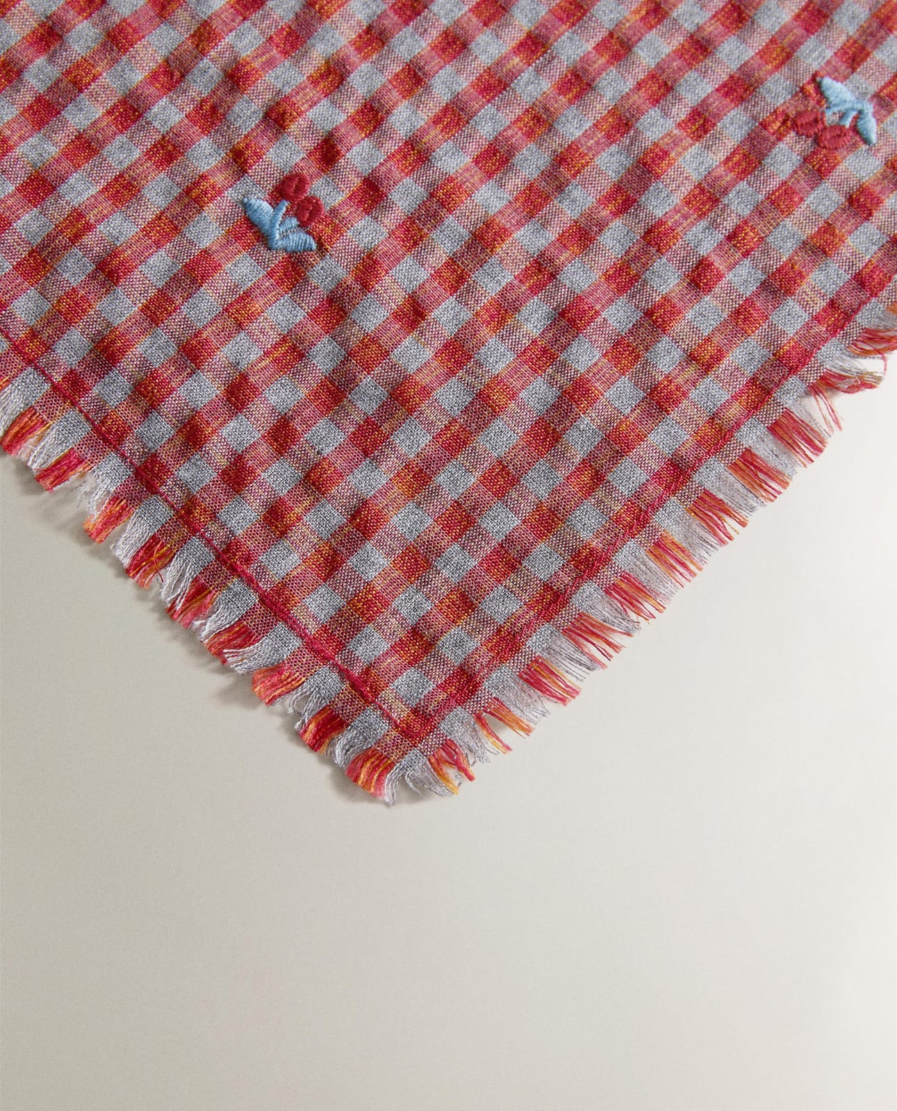 ZARA HOME ПОДСТАВКА ПОД ТАРЕЛКУ С ВИШНЕЙ ракурс 2