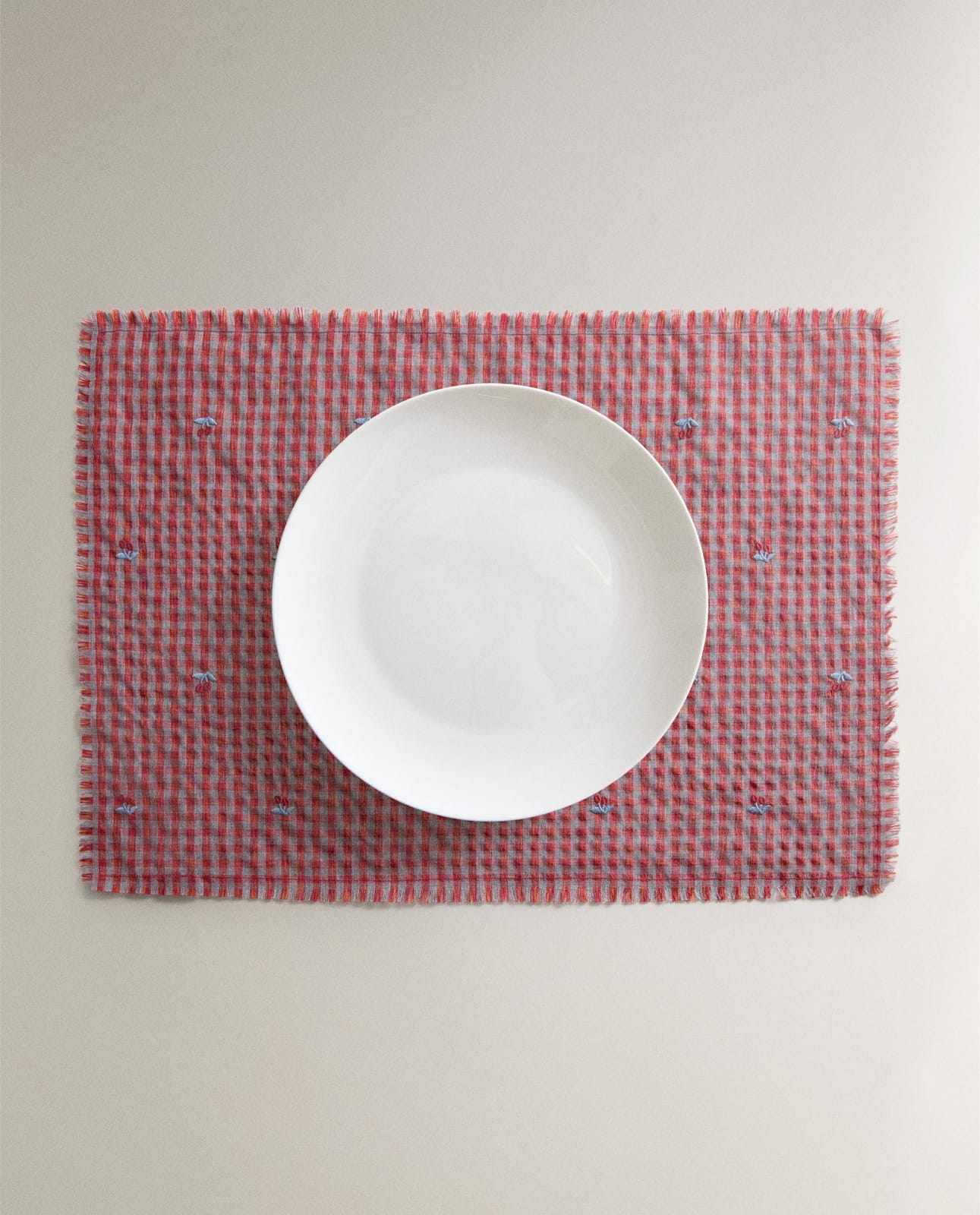 ZARA HOME ПОДСТАВКА ПОД ТАРЕЛКУ С ВИШНЕЙ ракурс 5