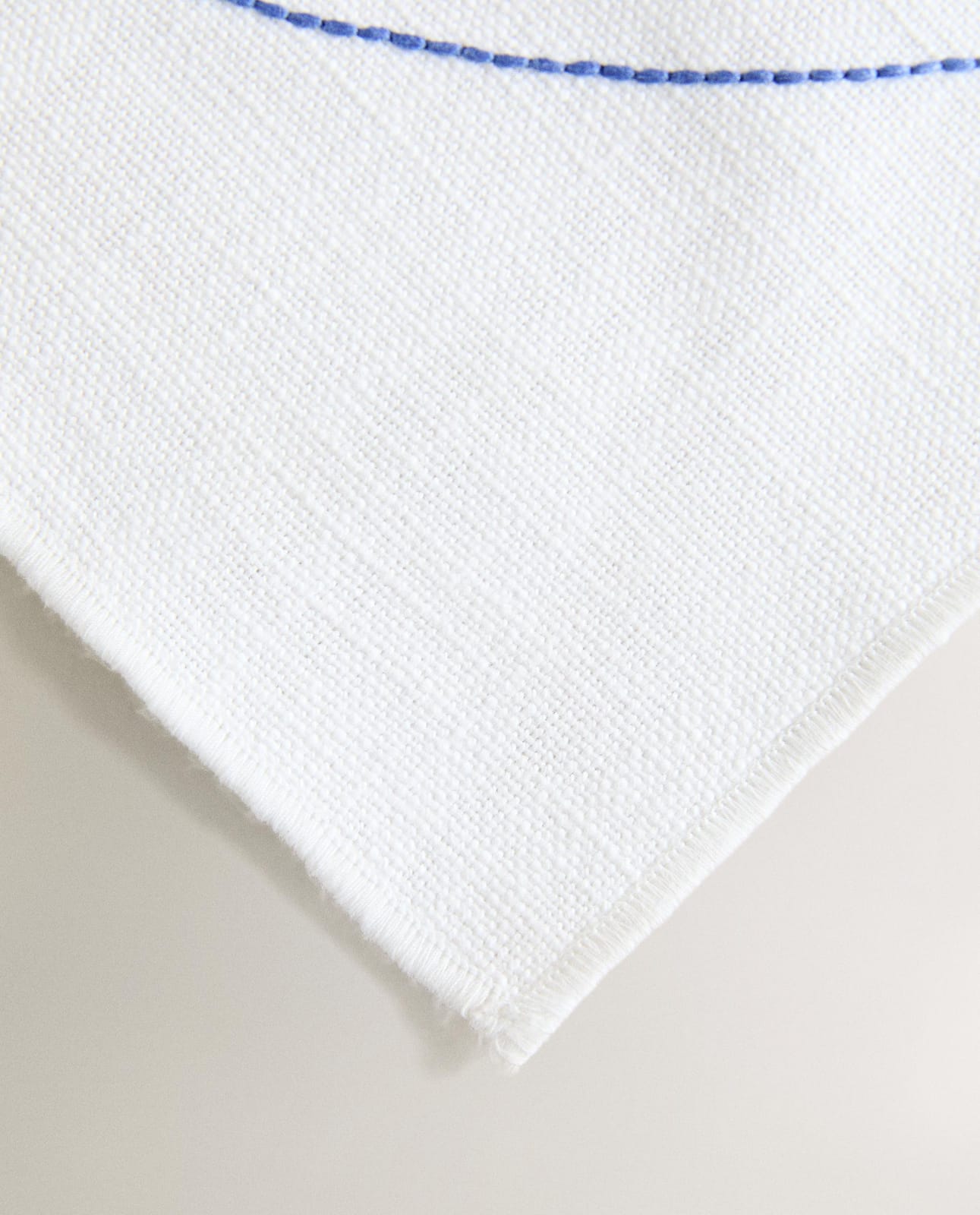ZARA HOME ПОДСТАВКА ПОД ТАРЕЛКУ С ВЫШИВКОЙ РЫБЫ ракурс 7