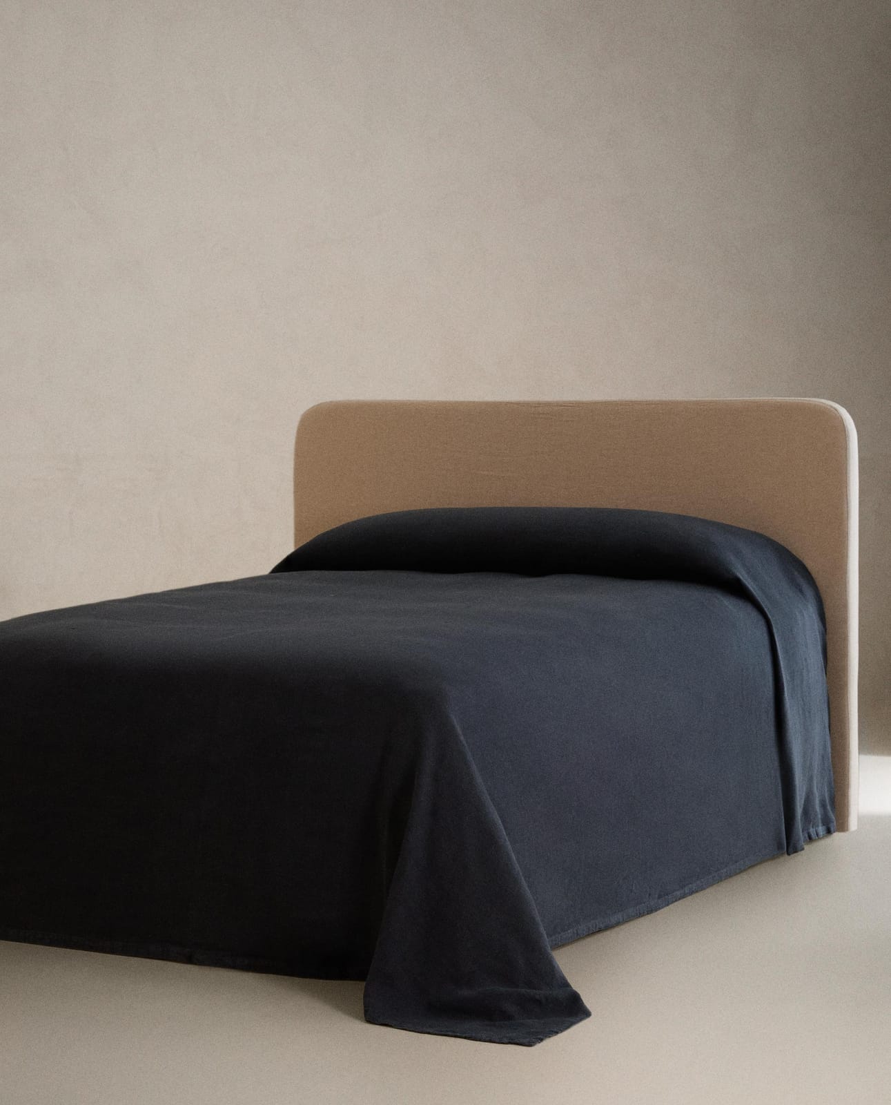 ZARA HOME НАКРЫВАЛО ИЗ СТИРАНОГО ЛЬНА (400 Г/М²) ракурс 5