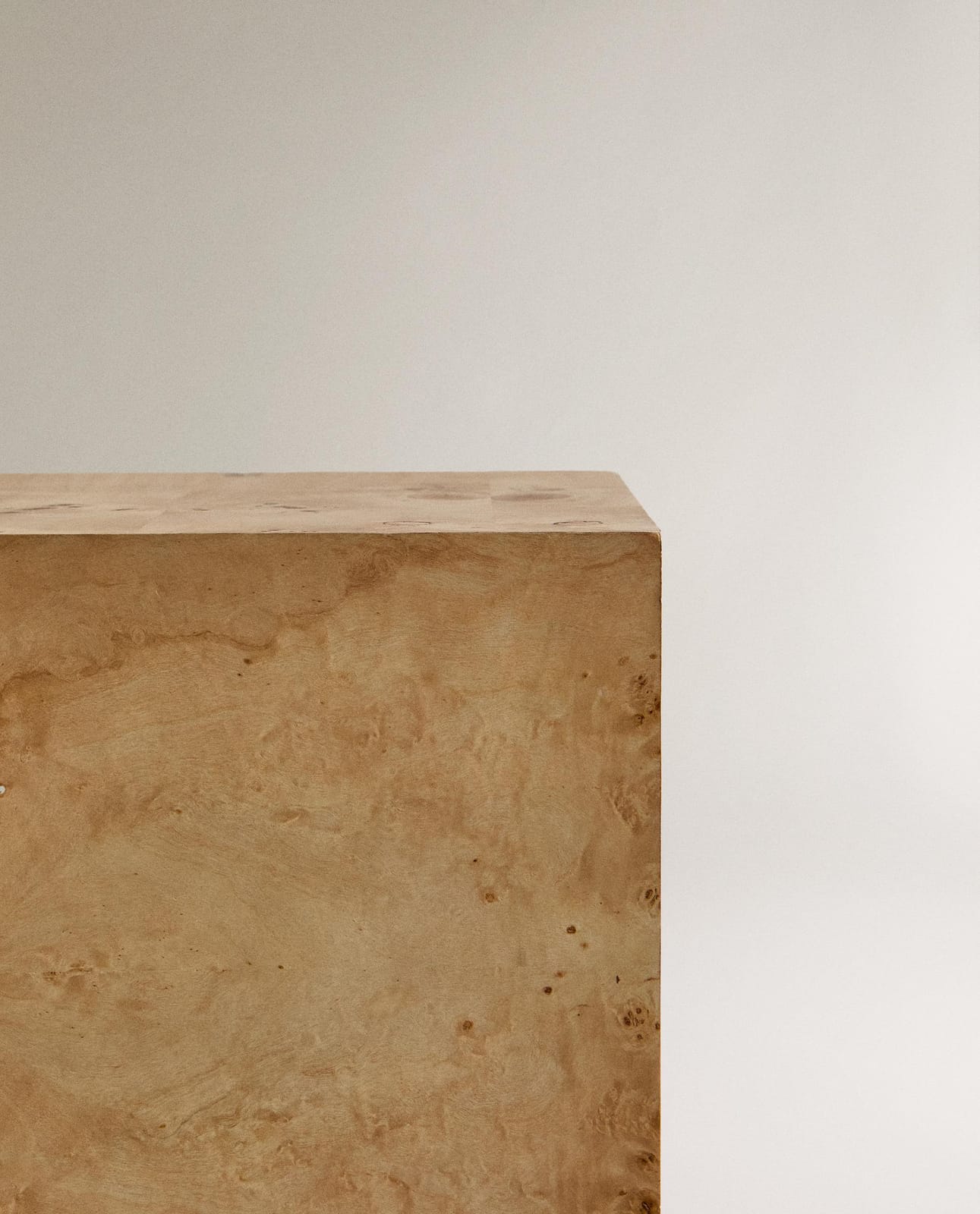 ZARA HOME КУБИЧЕСКИЙ СТОЛИК ИЗ КОРНЕВОГО ДЕРЕВА ракурс 5