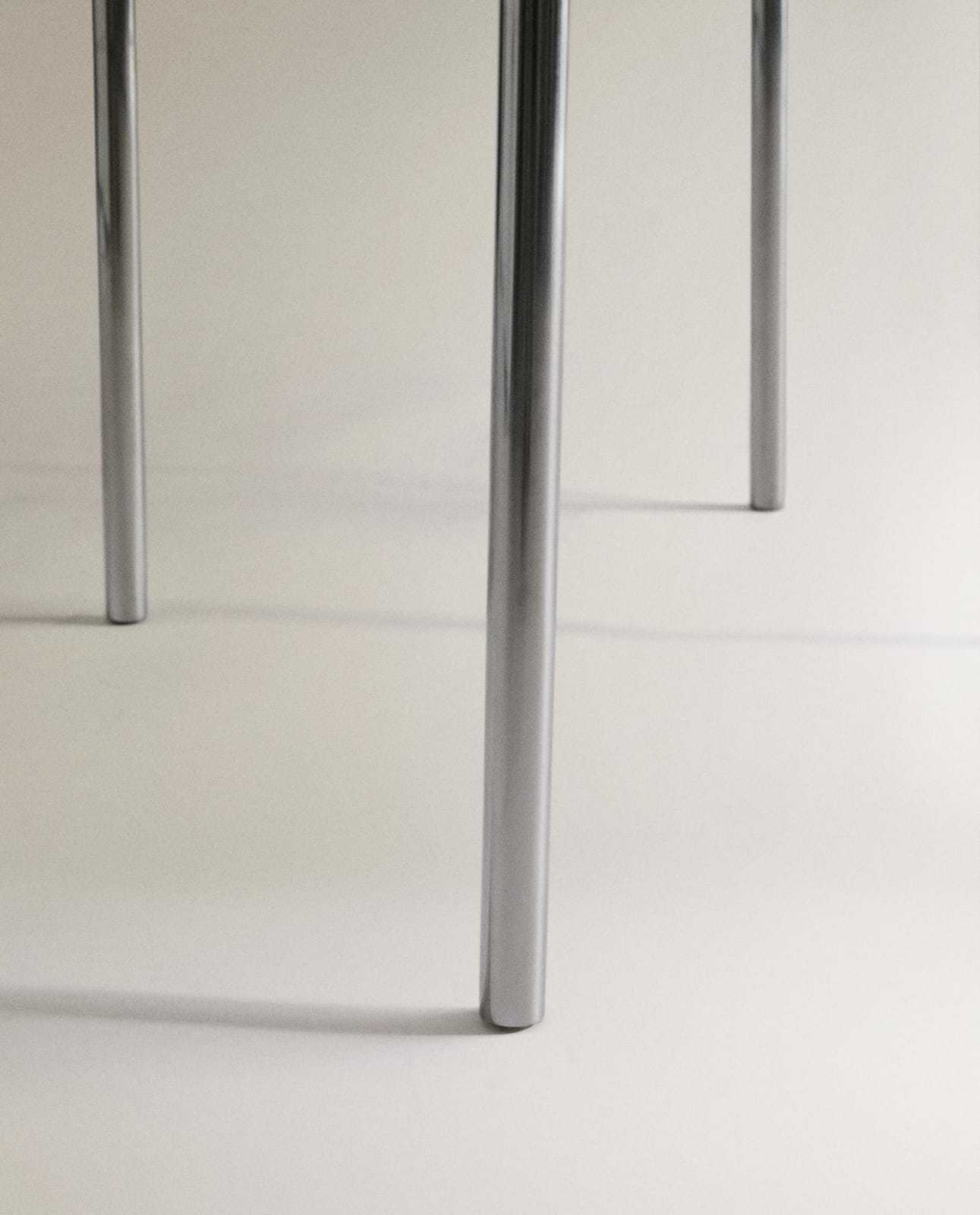 ZARA HOME СТУЛ ИЗ КОЖИ И НЕРЖАВЕЮЩЕЙ СТАЛИ ракурс 6