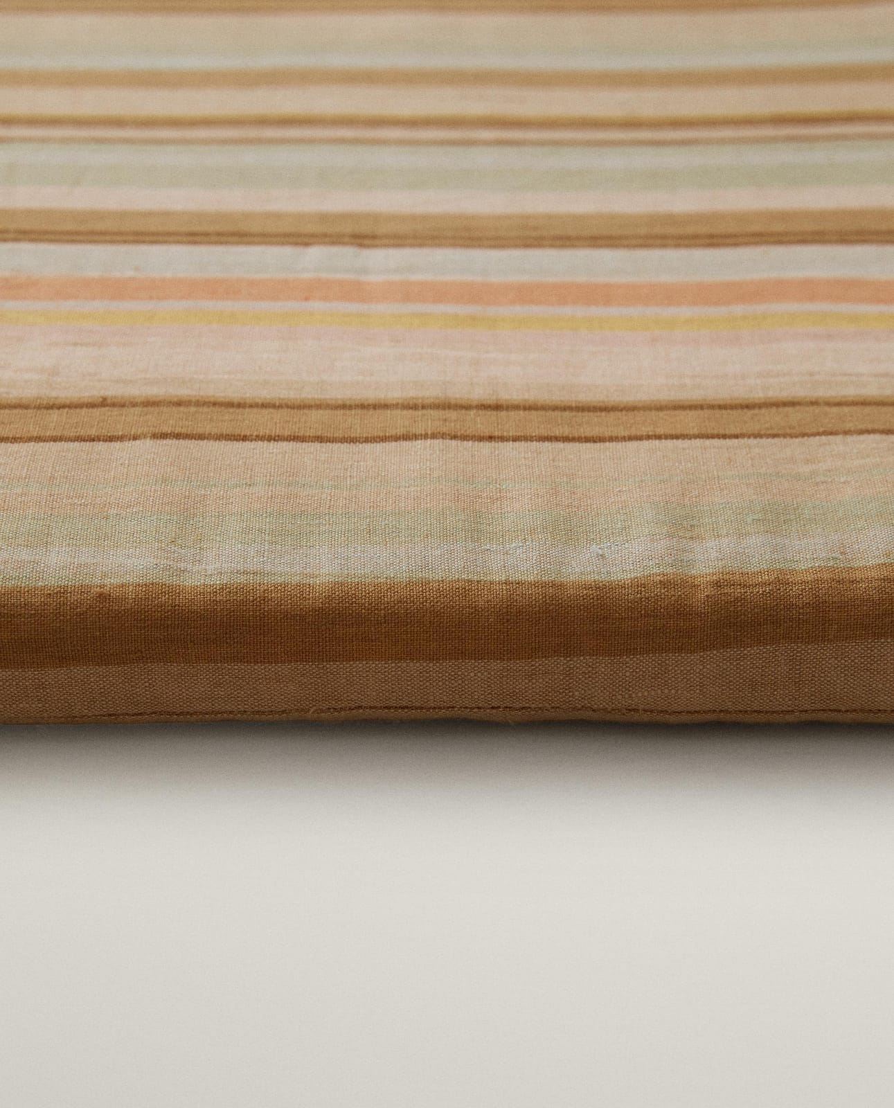 ZARA HOME ПОДУШКА ДЛЯ ДИВАНА В ПОЛОСКУ ракурс 3