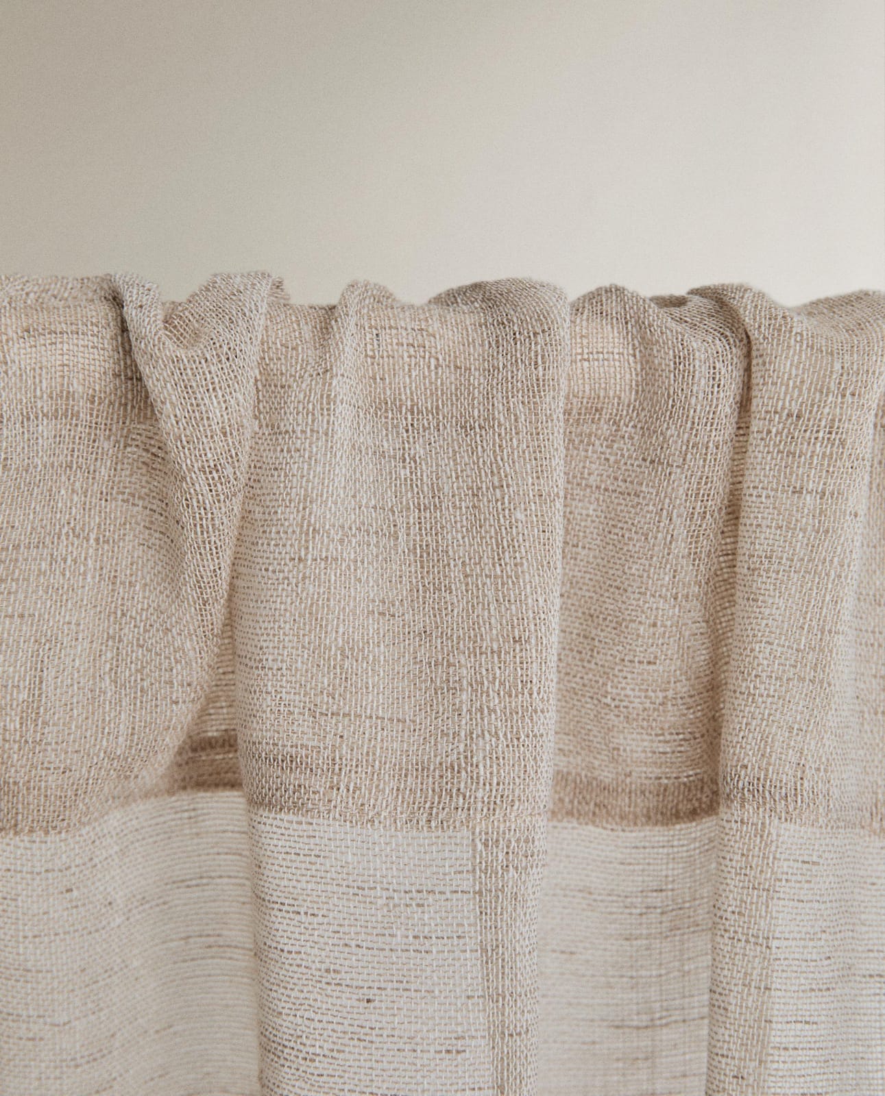 ZARA HOME ЗАНАВЕСКА НИЗКОЙ ПРОЗРАЧНОСТИ (КОМПЛЕКТ 2 ШТ.) ракурс 4
