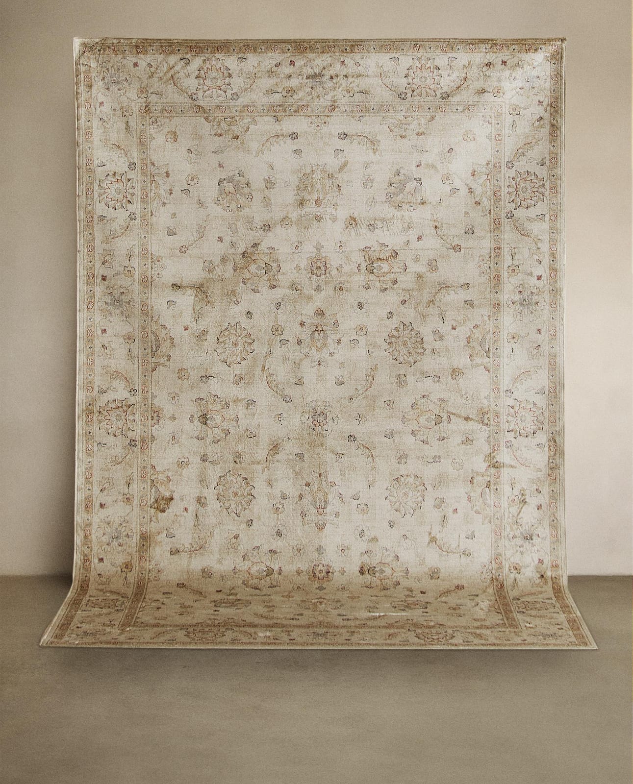 ZARA HOME ВИНТАЖНЫЙ КОВЕР С ЦВЕТАМИ ракурс 4