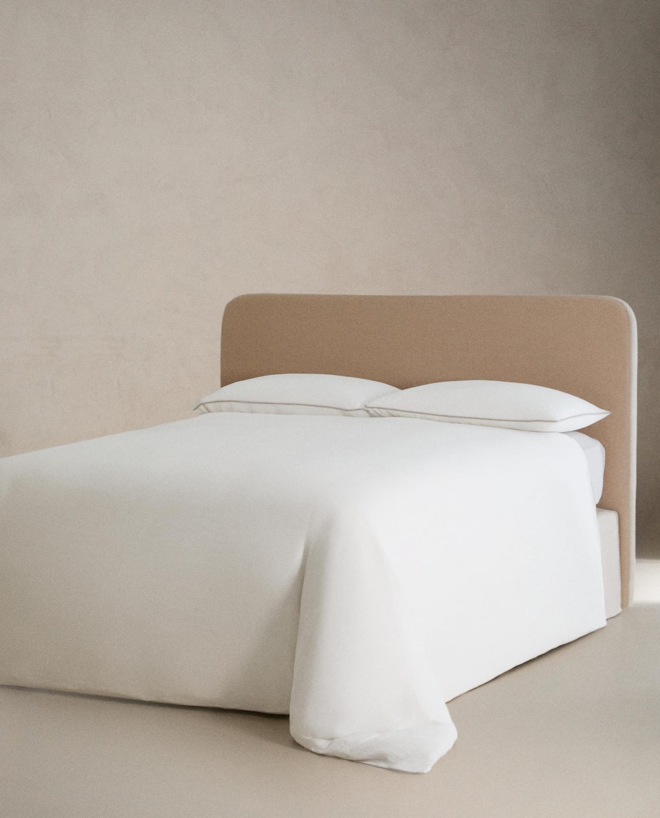 ZARA HOME КОМПЛЕКТ С ПОДОДЕЯЛЬНИКОМ И НАВОЛОЧКАМИ ИЗ КОНОПЛИ ракурс 6