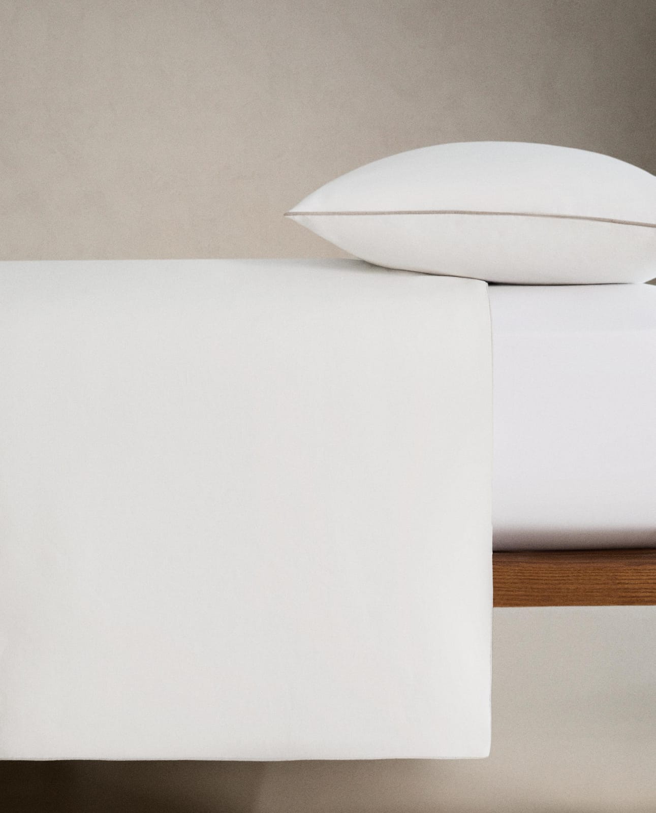 ZARA HOME КОМПЛЕКТ С ПОДОДЕЯЛЬНИКОМ И НАВОЛОЧКАМИ ИЗ КОНОПЛИ ракурс 5