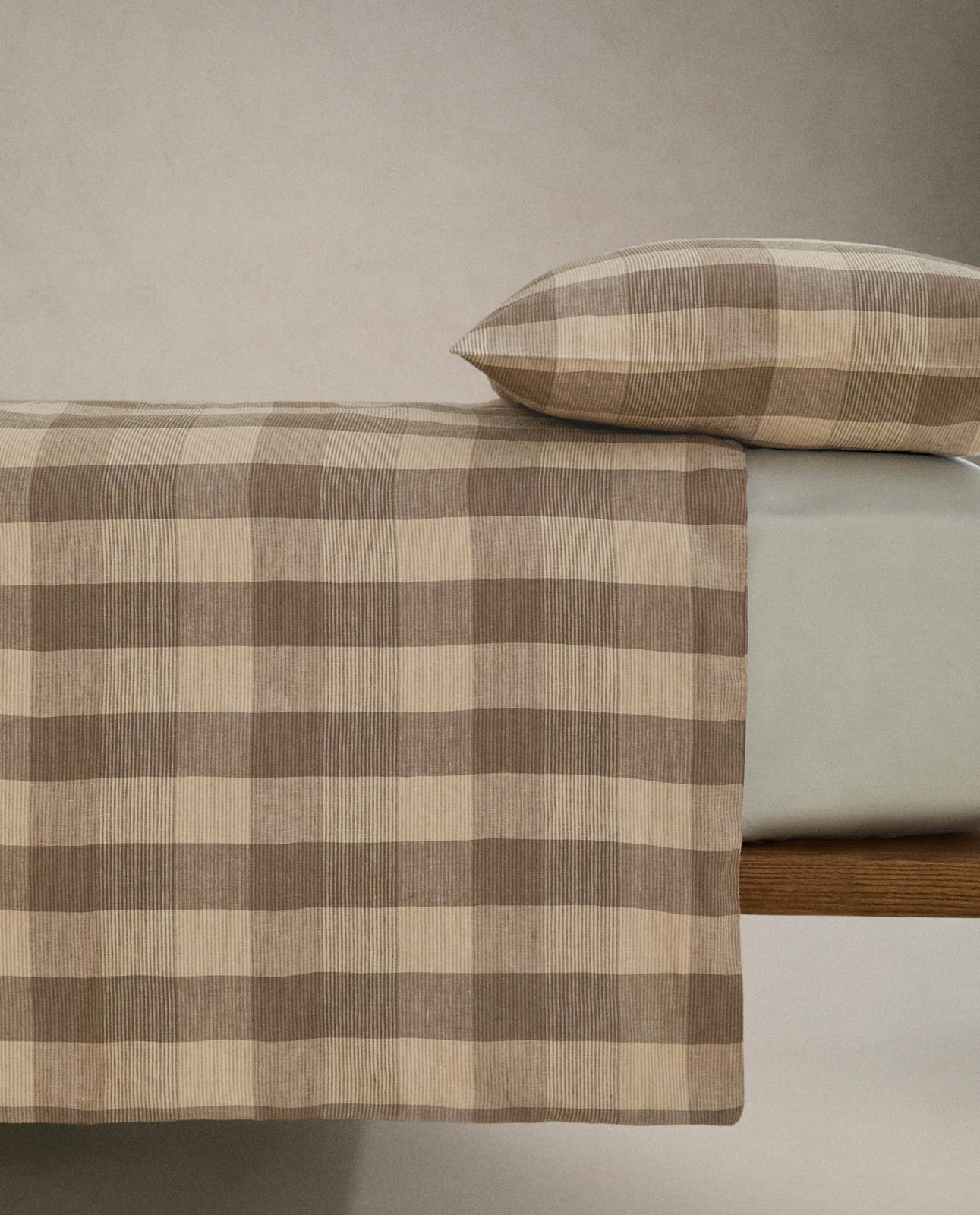 ZARA HOME ЛЬНЯНОЙ ПОДОДЕЯЛЬНИК В КЛЕТКУ ракурс 2