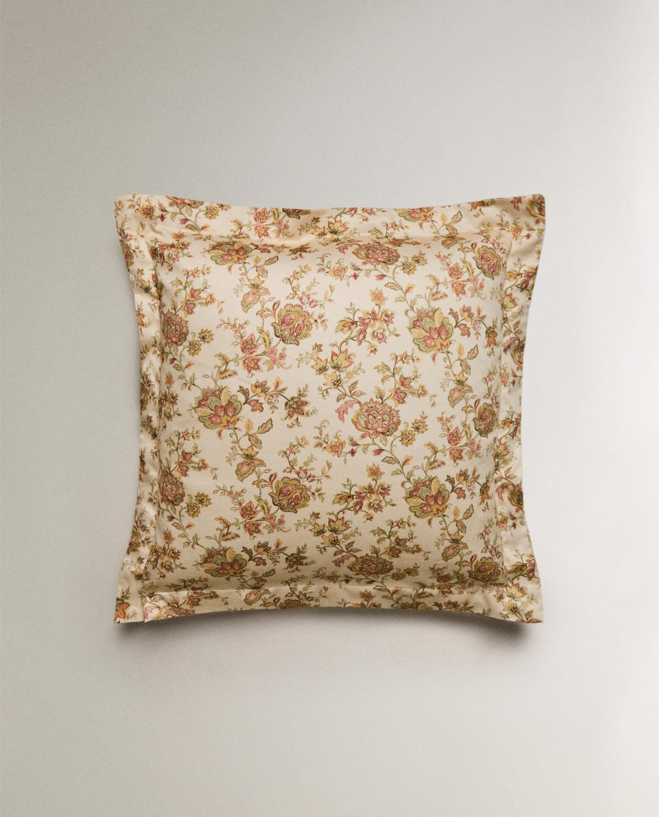 ZARA HOME САТИНОВАЯ НАВОЛОЧКА В ЦВЕТЫ ракурс 4