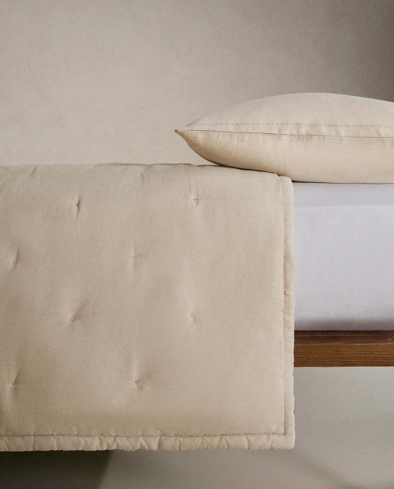 ZARA HOME НАКРЫВКА ИЗ ЛЬНА СТЕГАНАЯ В ТОЧКУ ракурс 4