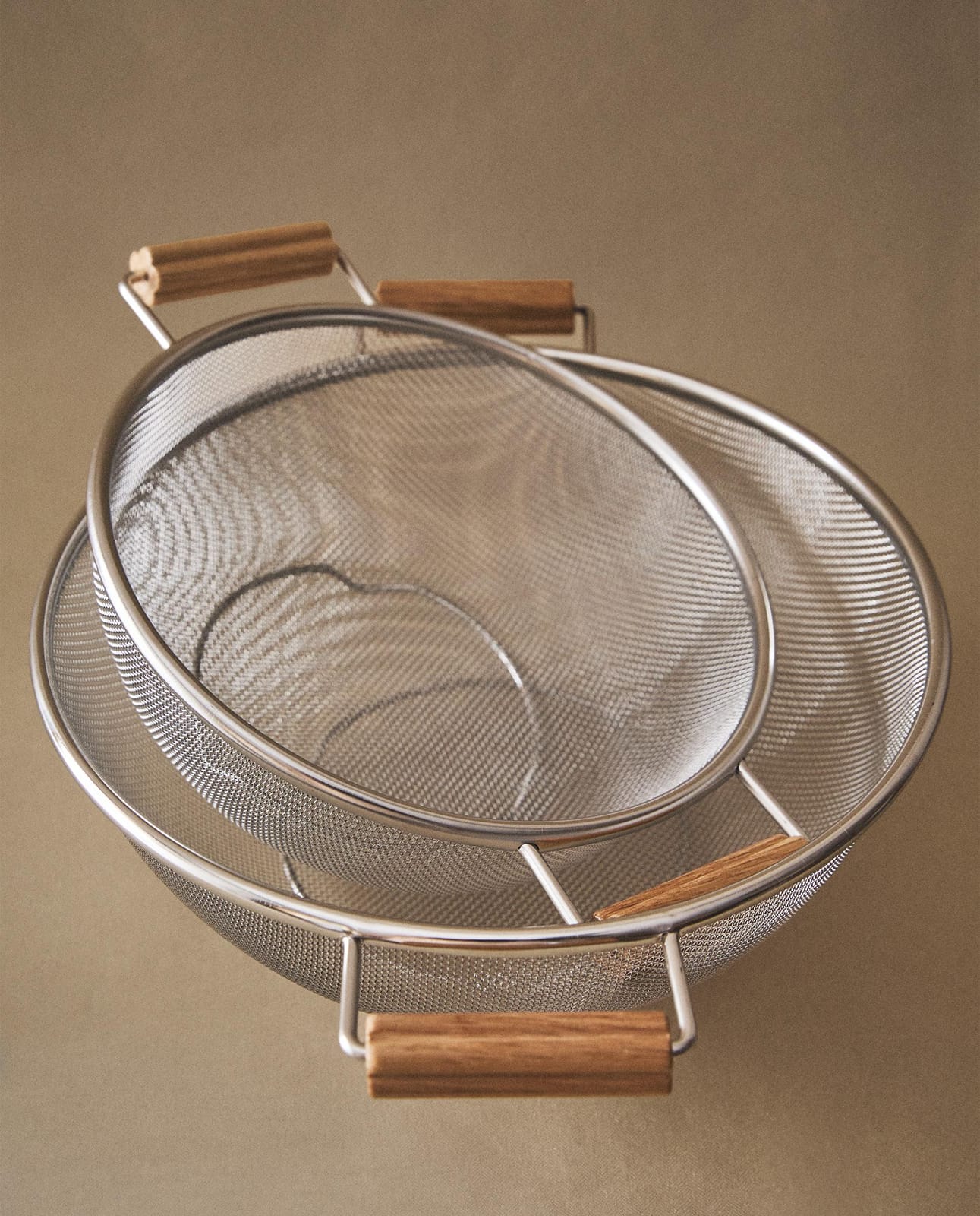 ZARA HOME КУХОННОЕ СИТО С ДЕРЕВЯННЫМИ РУЧКАМИ ракурс 3