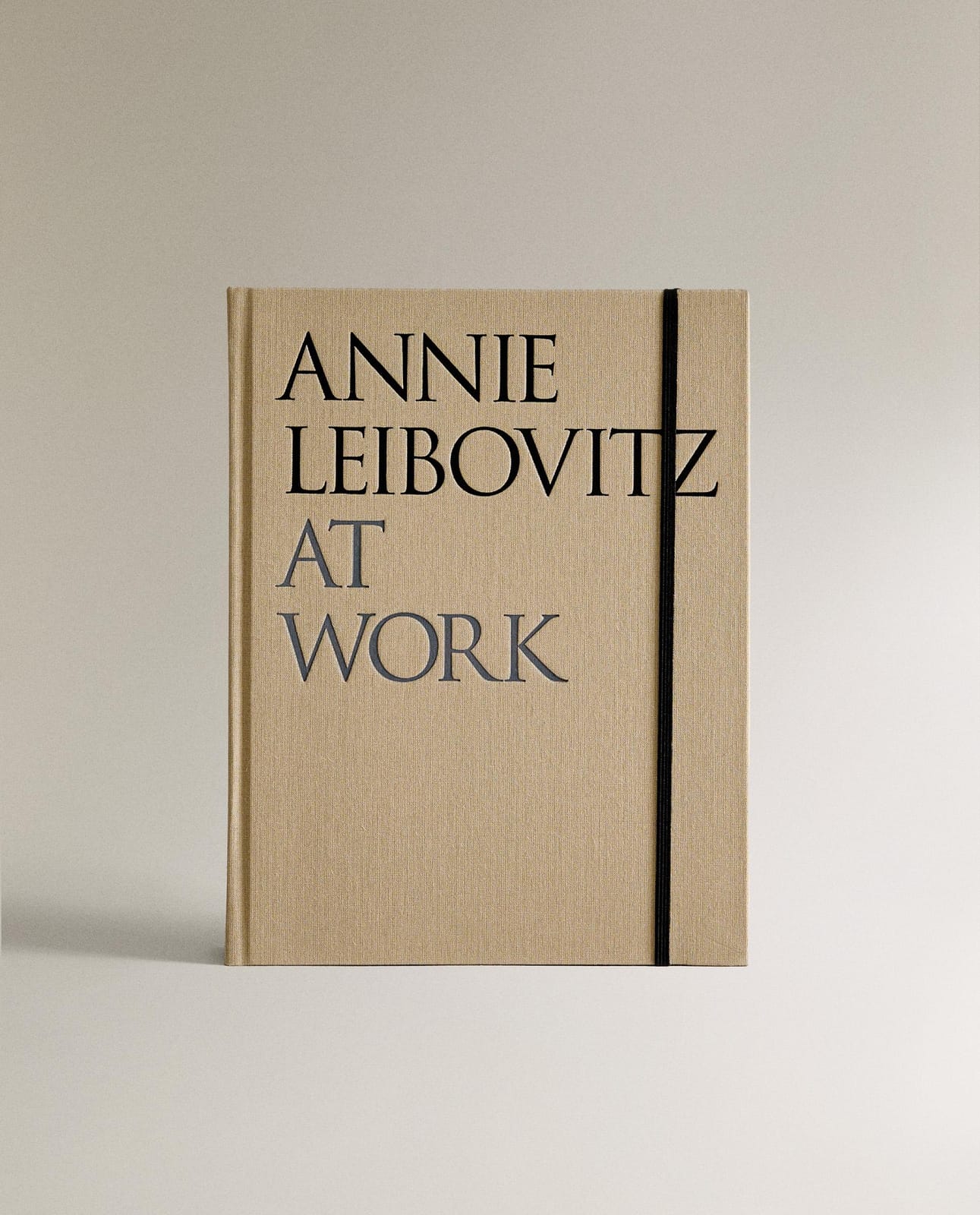 Печатная книга ZARA HOME КНИГА ANNIE LEIBOVITZ AT WORK (АНГЛИЙСКИЙ) JASNOBEŻOWY 24 x 18 x 2.87 cm