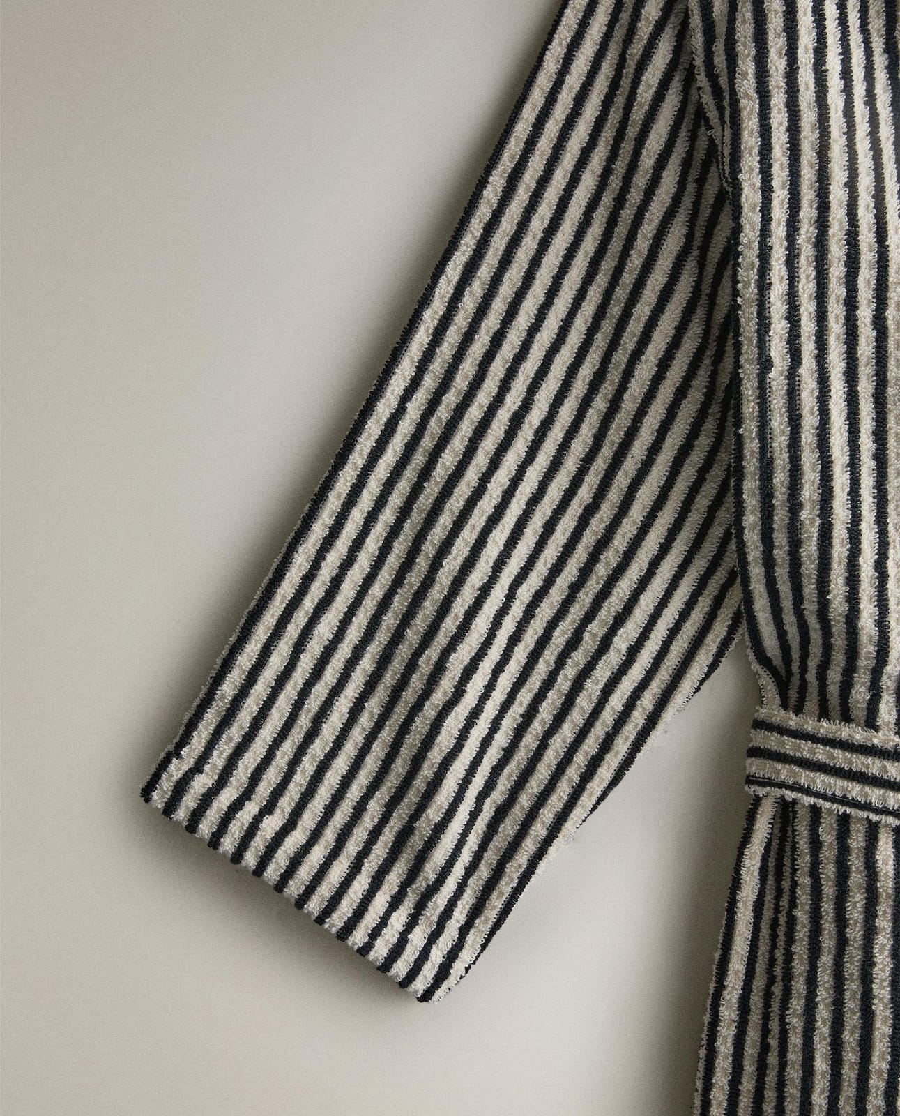 ZARA HOME ХАЛАТ С КАПЮШОНОМ В ПОЛОСКУ ракурс 3