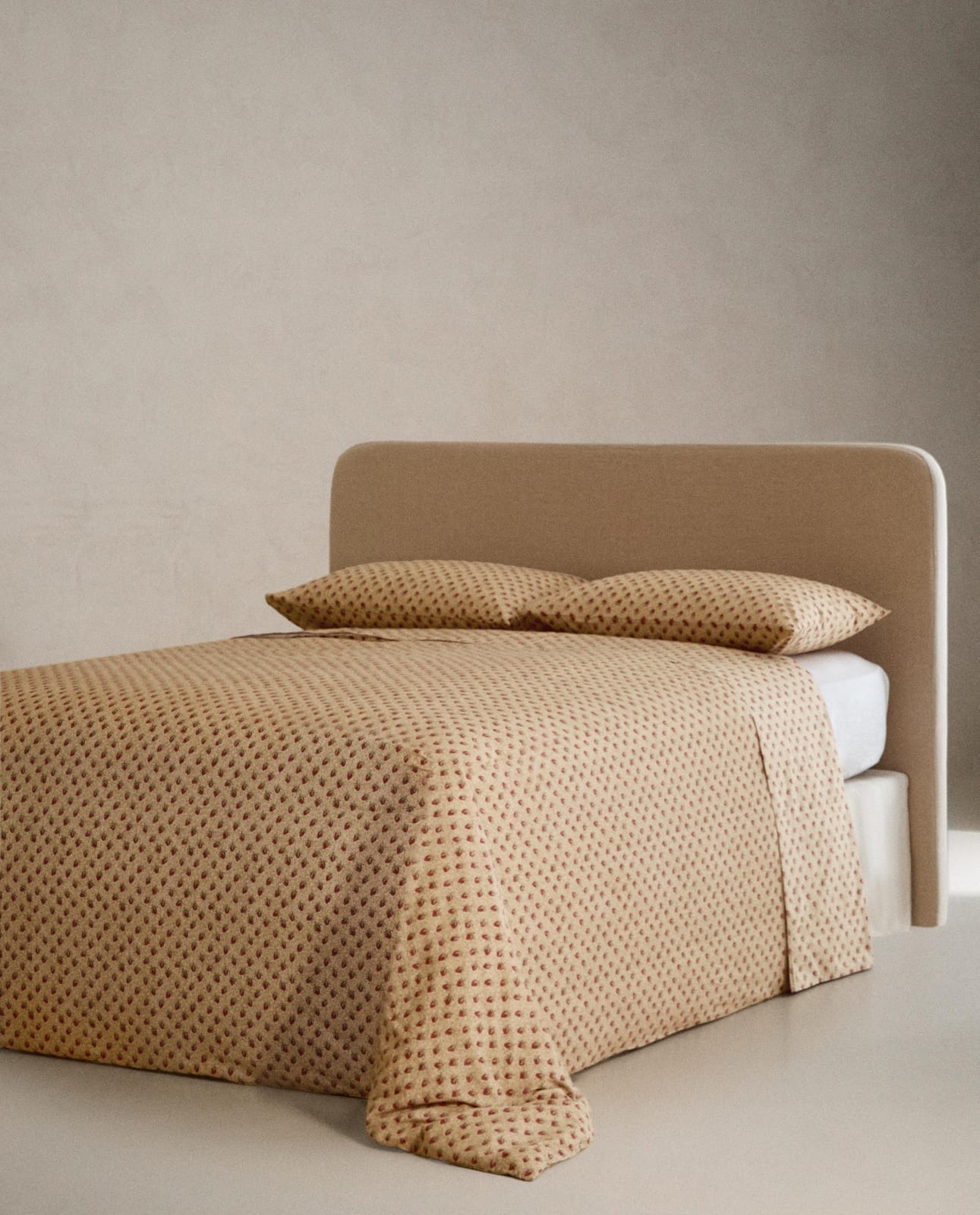 ZARA HOME Перкалевый пододеяльник с клубникой | KATHARINE POLE ракурс 2