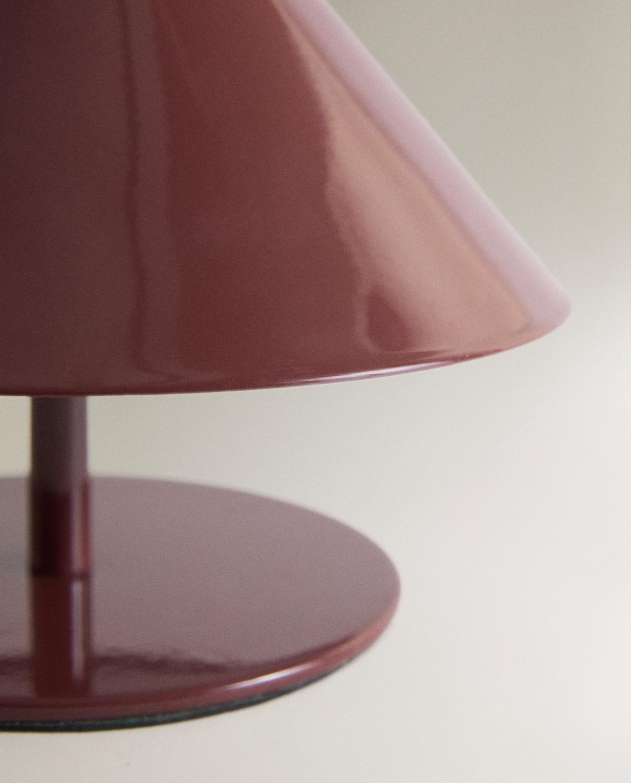 ZARA HOME Беспроводная металлическая настольная лампа ракурс 3