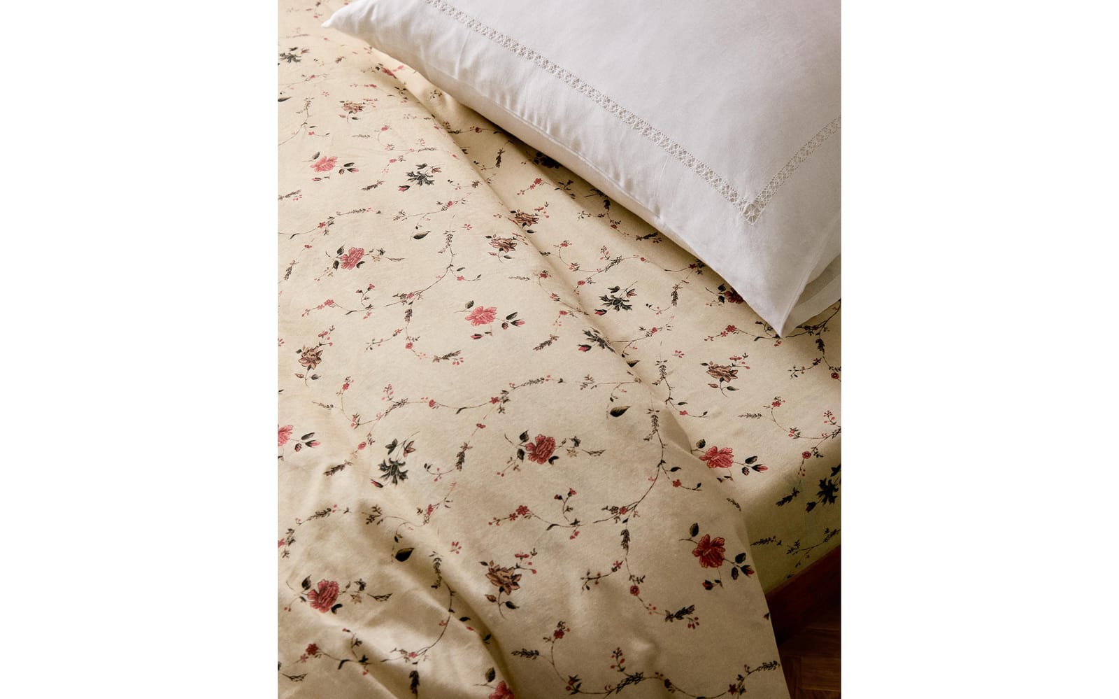 ZARA HOME ПРОСТЫНЯ БЕЗ РЕЗИНКИ ХЛОПКОВО-ЛЬНЯНАЯ С ЦВЕТОЧНЫМ УЗОРОМ | KATHARINE POLE ракурс 7