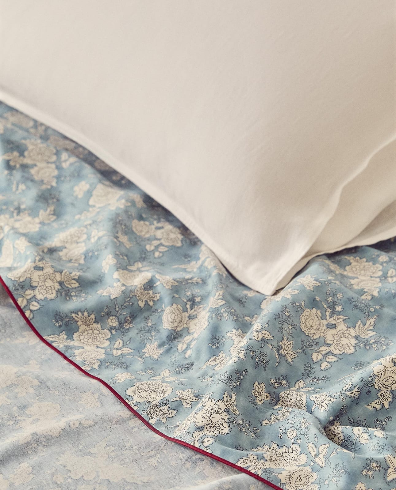 ZARA HOME ПРОСТЫНЯ БЕЗ РЕЗИНКИ ИЗ САТИНА С ЦВЕТОЧНЫМ УЗОРОМ С КАНТОМ ракурс 7