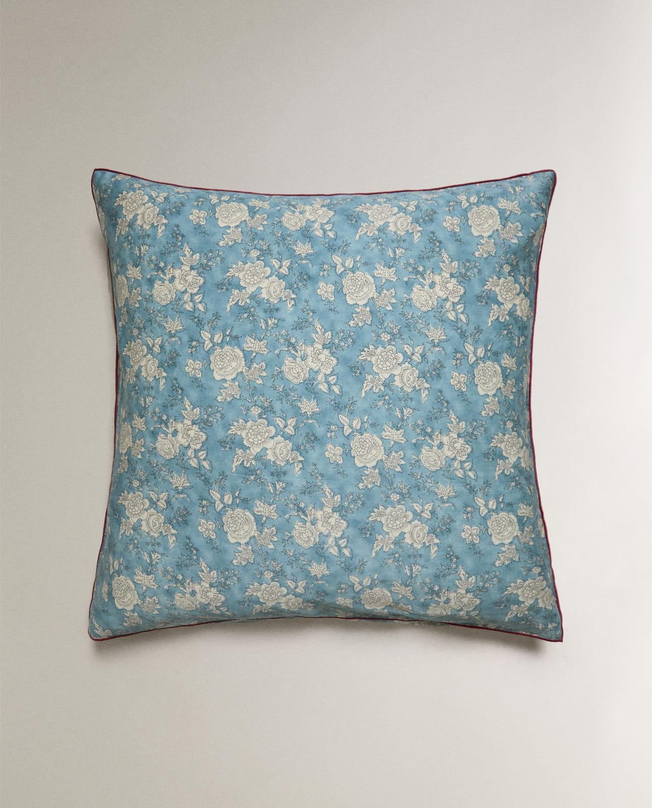 ZARA HOME НАВОЛОЧКА ИЗ САТИНА С ЦВЕТОЧНЫМ УЗОРОМ С ПАЙПИНГОМ ракурс 5